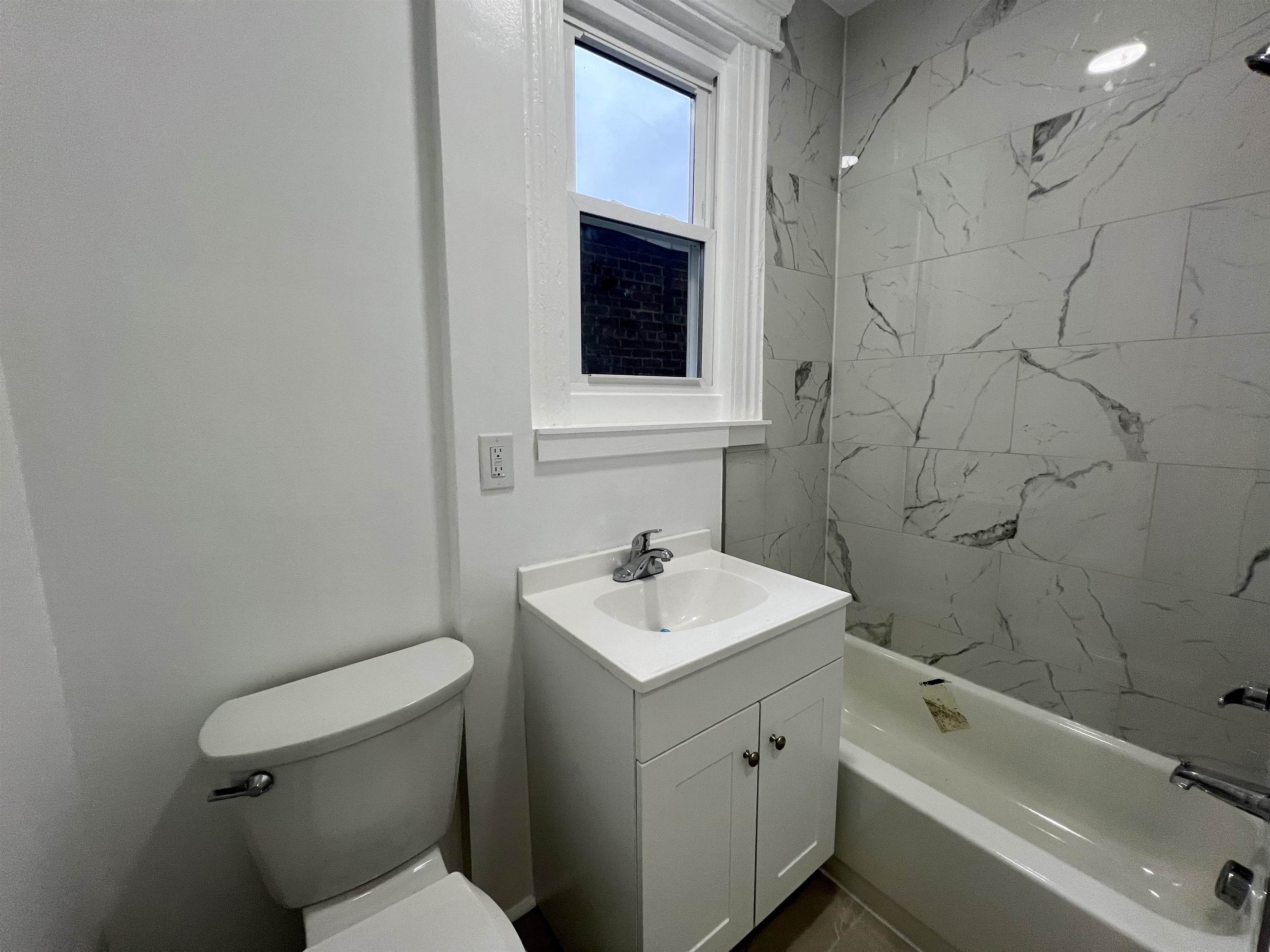 6002 HUDSON AVE Unit: 4