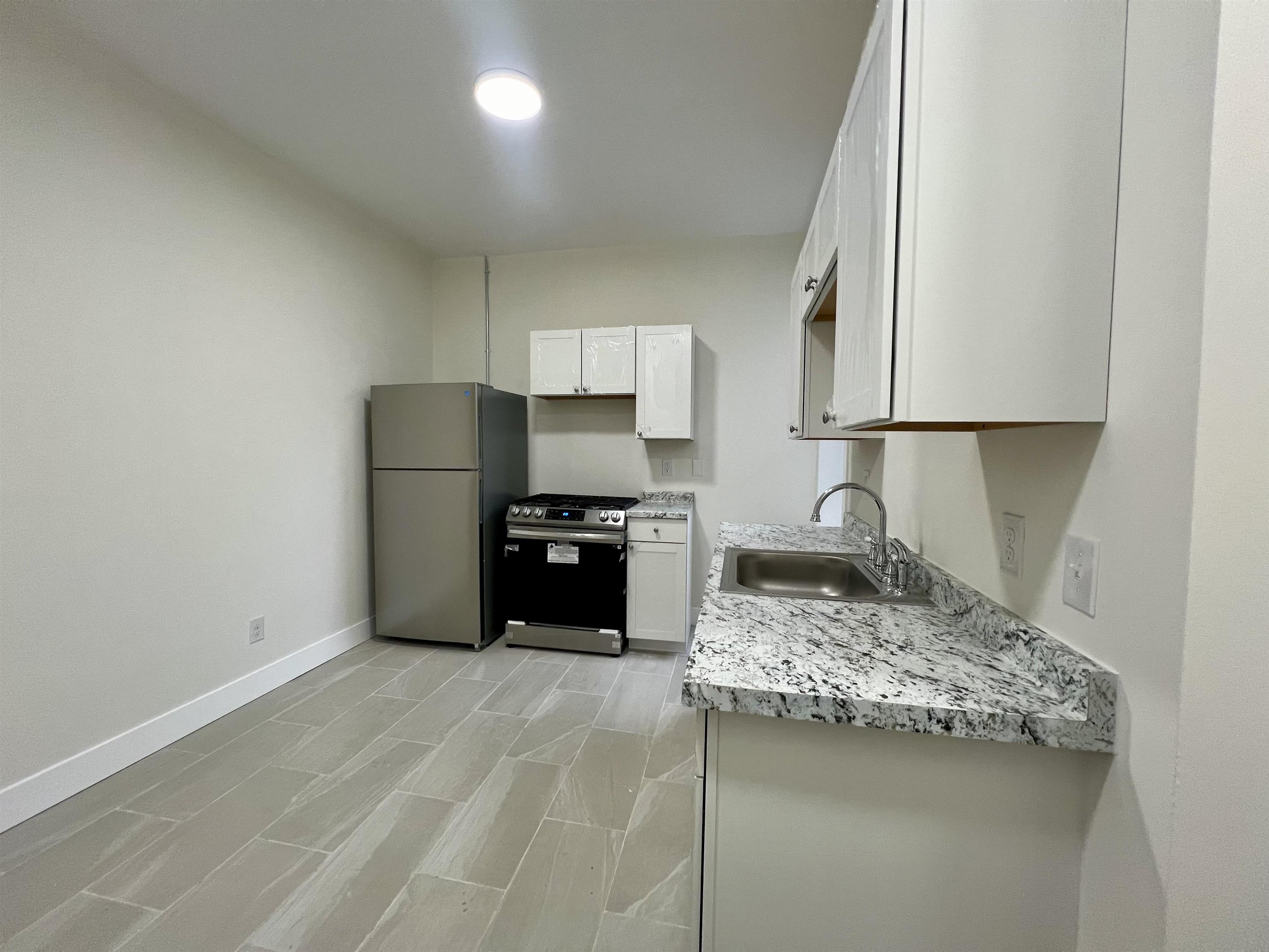 6002 HUDSON AVE Unit: 4