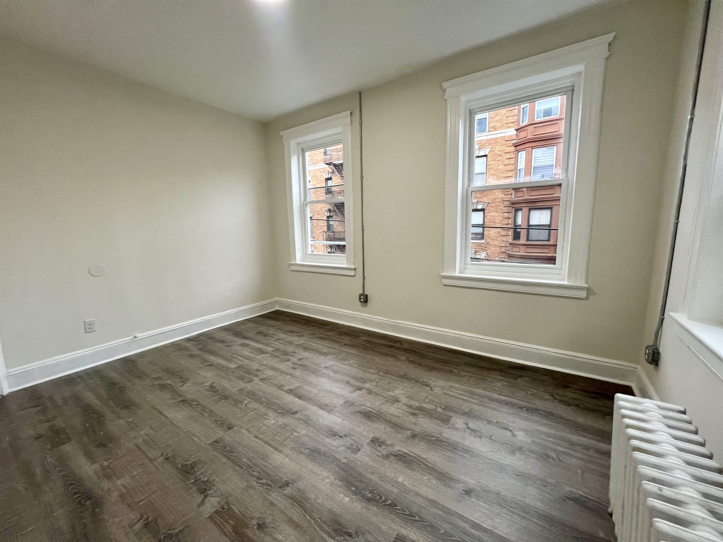 6002 HUDSON AVE Unit: 4