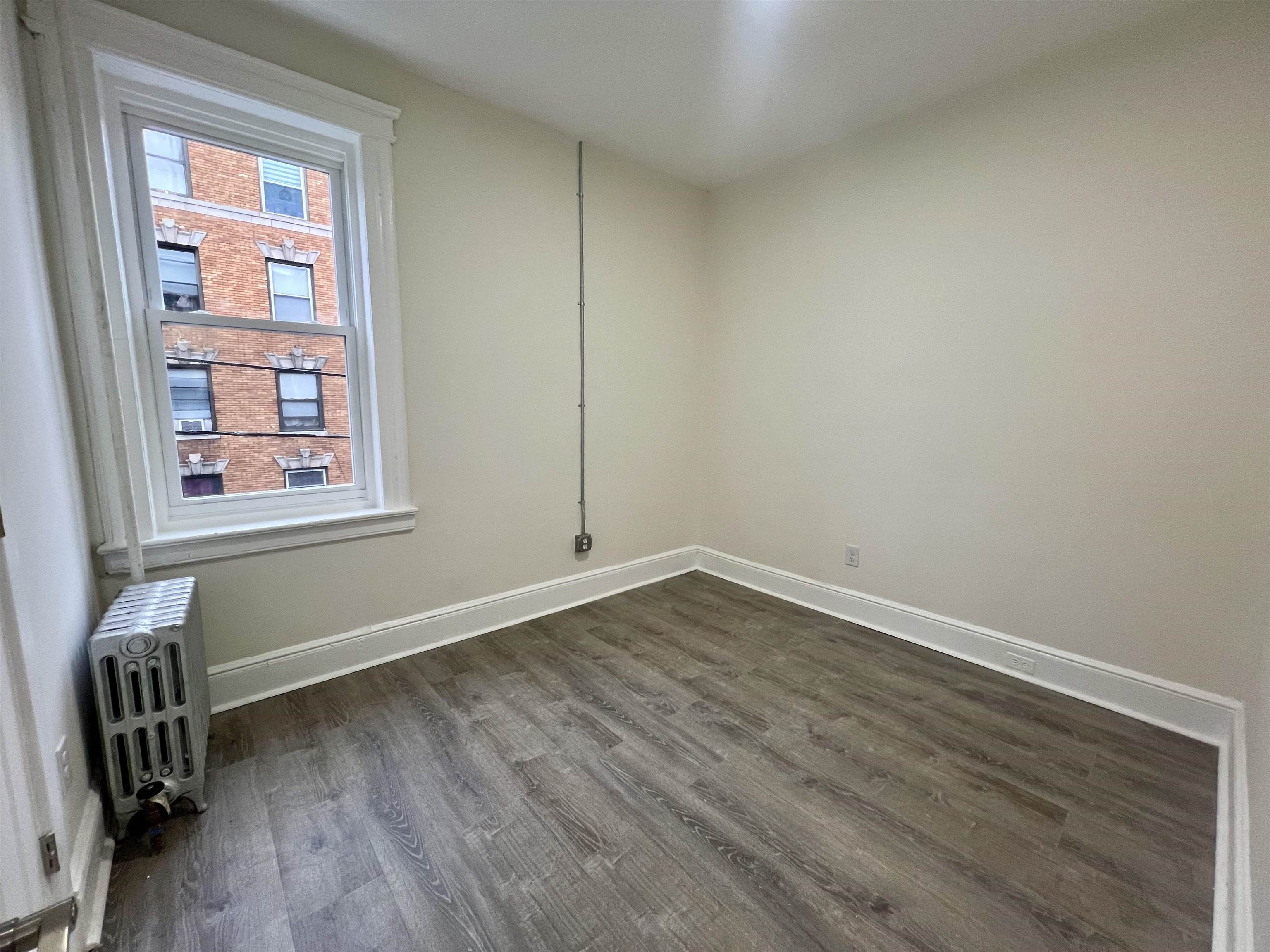 6002 HUDSON AVE Unit: 4