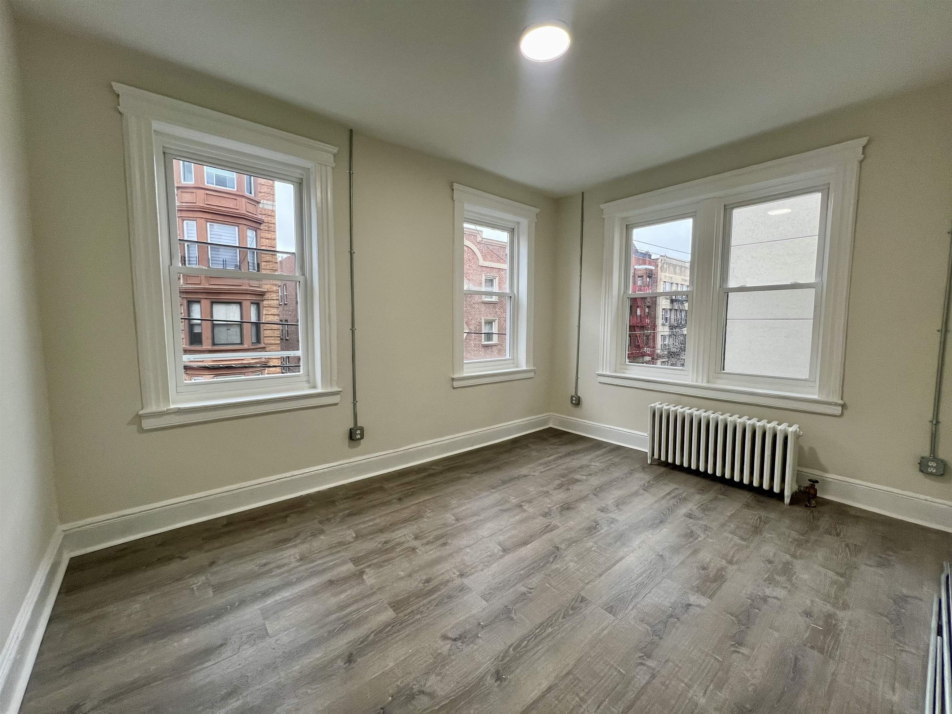 6002 HUDSON AVE Unit: 4