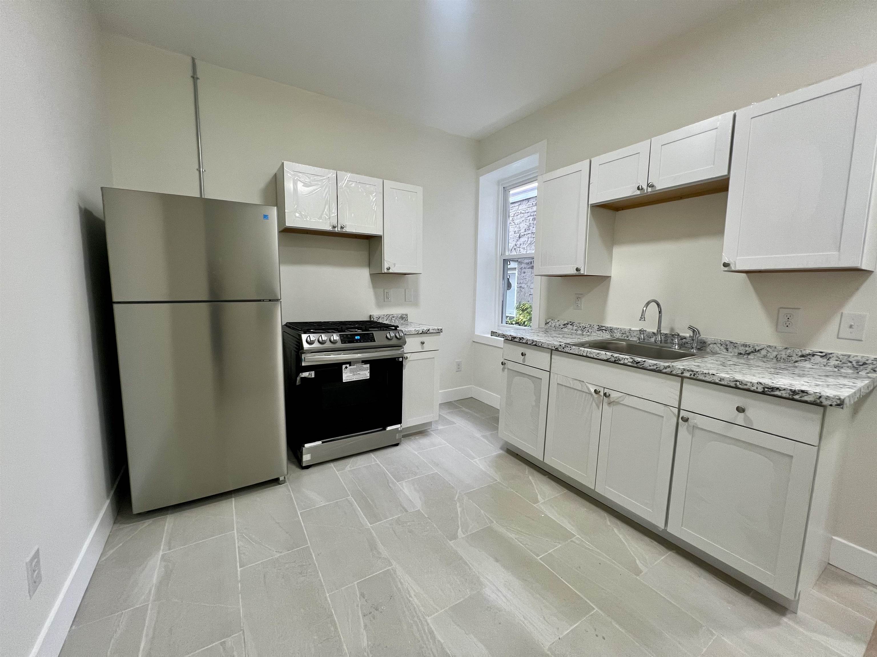 6002 HUDSON AVE Unit: 4