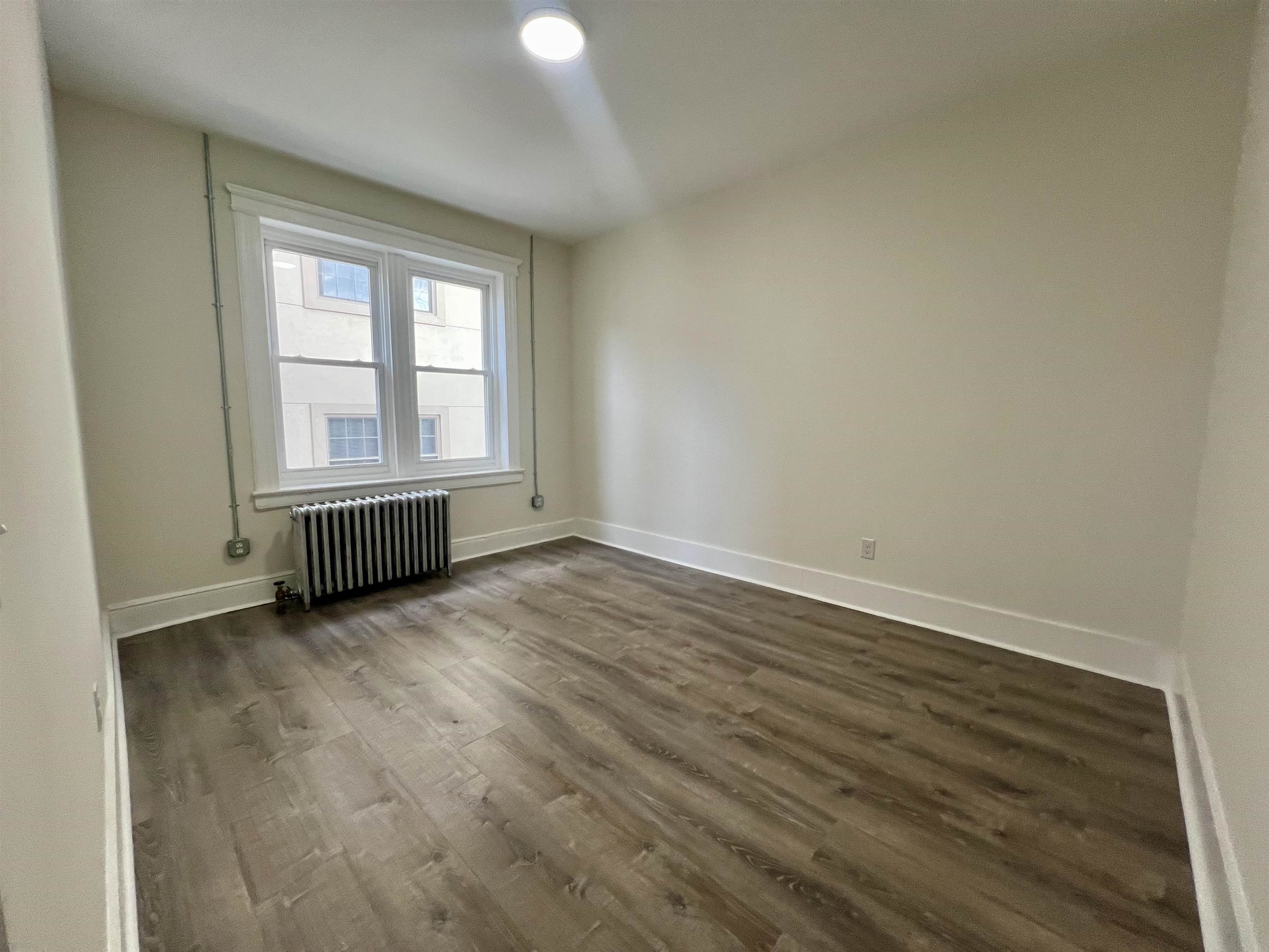 6002 HUDSON AVE Unit: 4