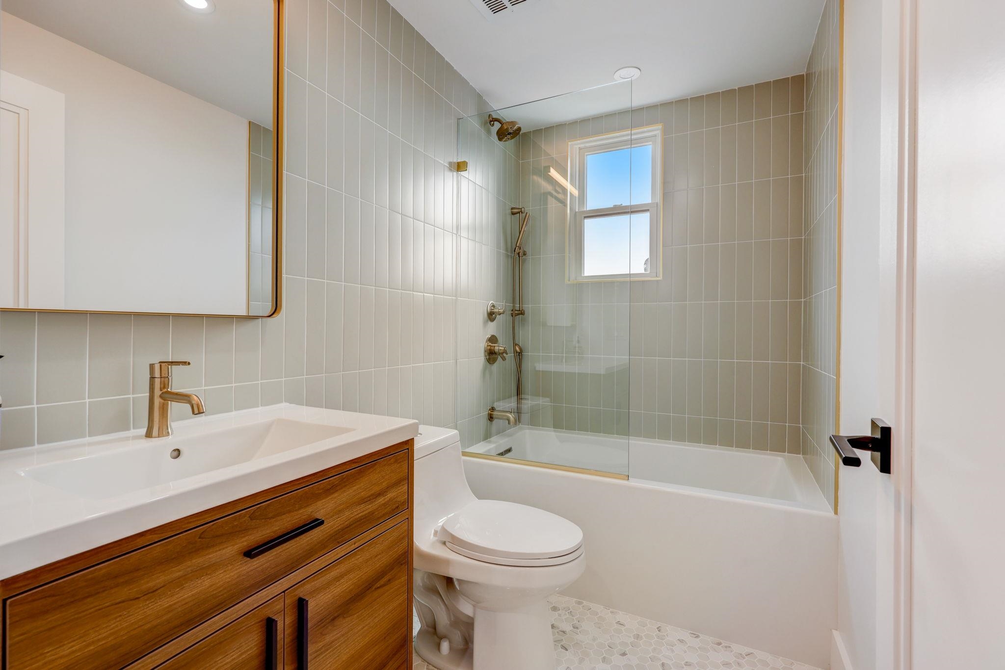 45 BOORAEM AVE Unit: 3