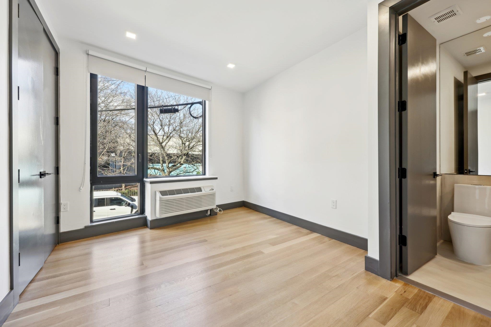 424 ARLINGTON AVE Unit: 207