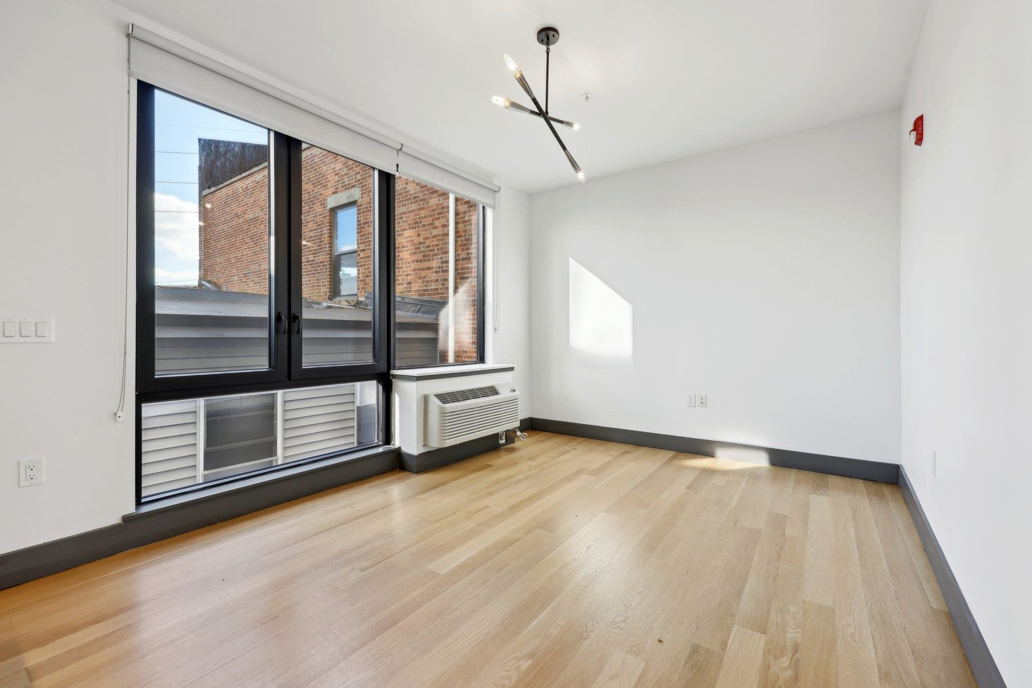 424 ARLINGTON AVE Unit: 207