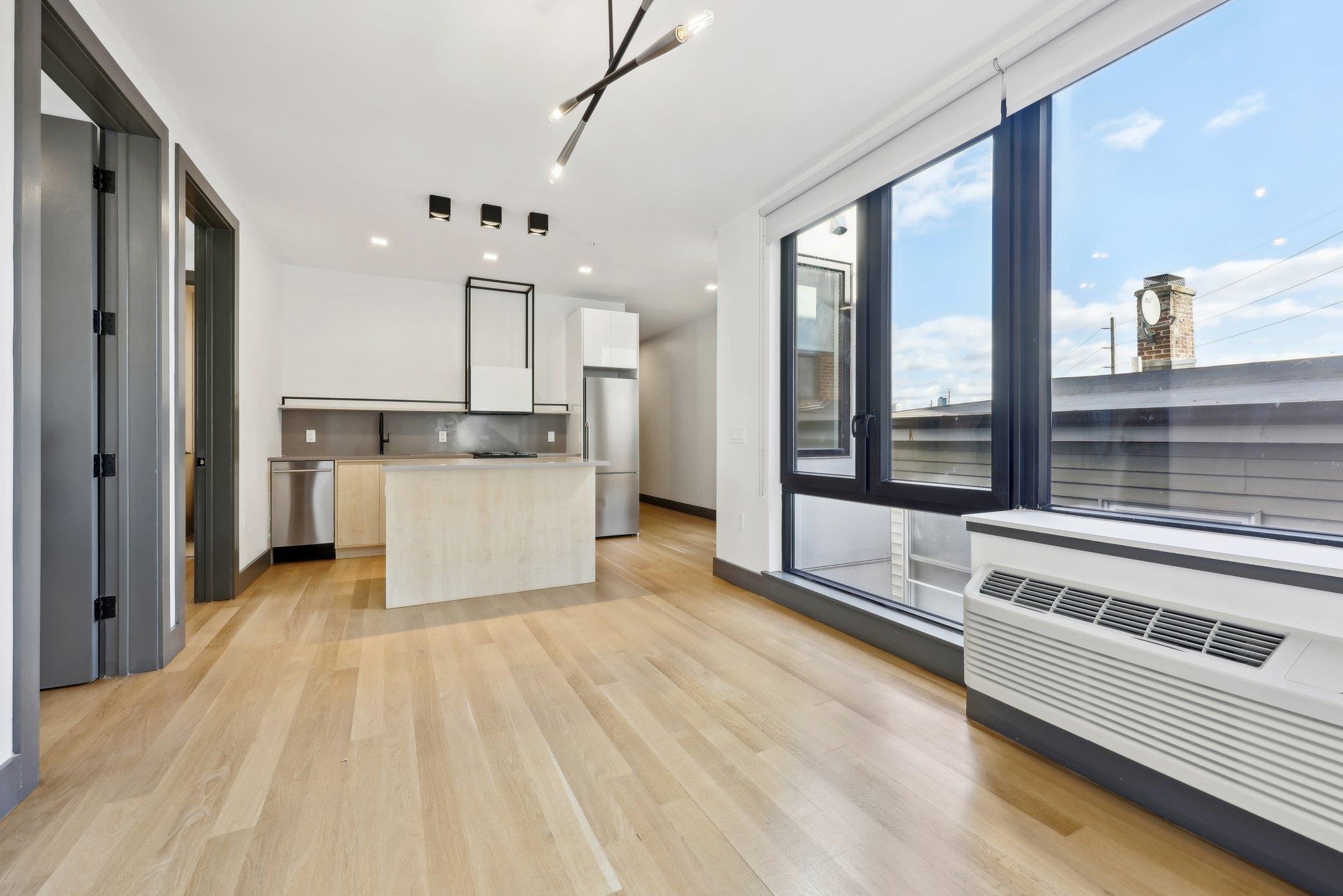 424 ARLINGTON AVE Unit: 207