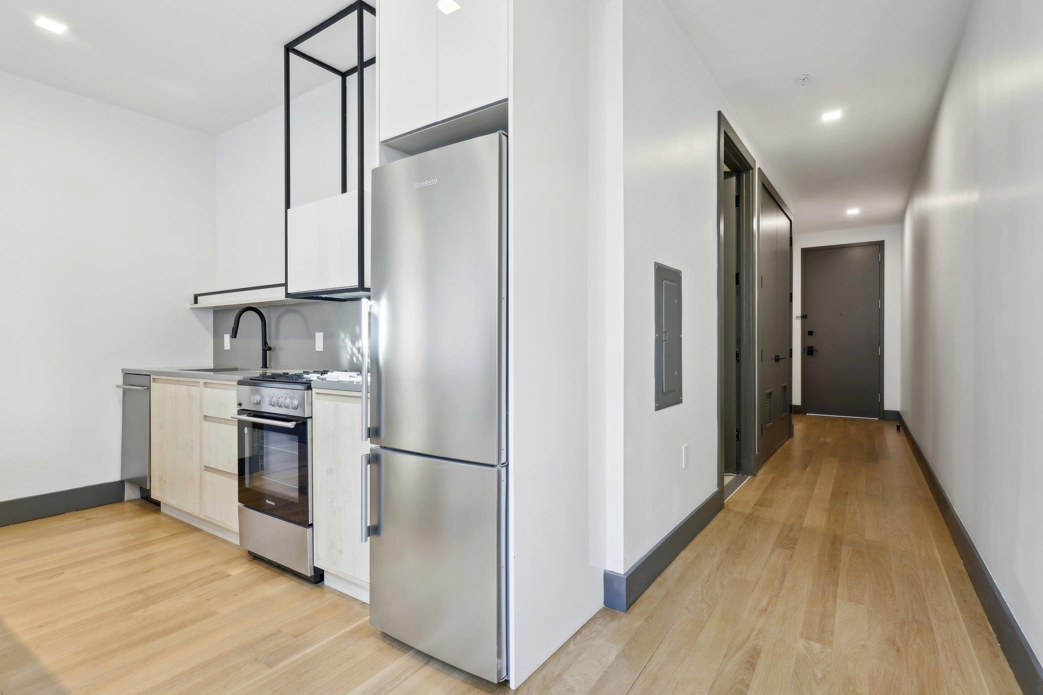 424 ARLINGTON AVE Unit: 207