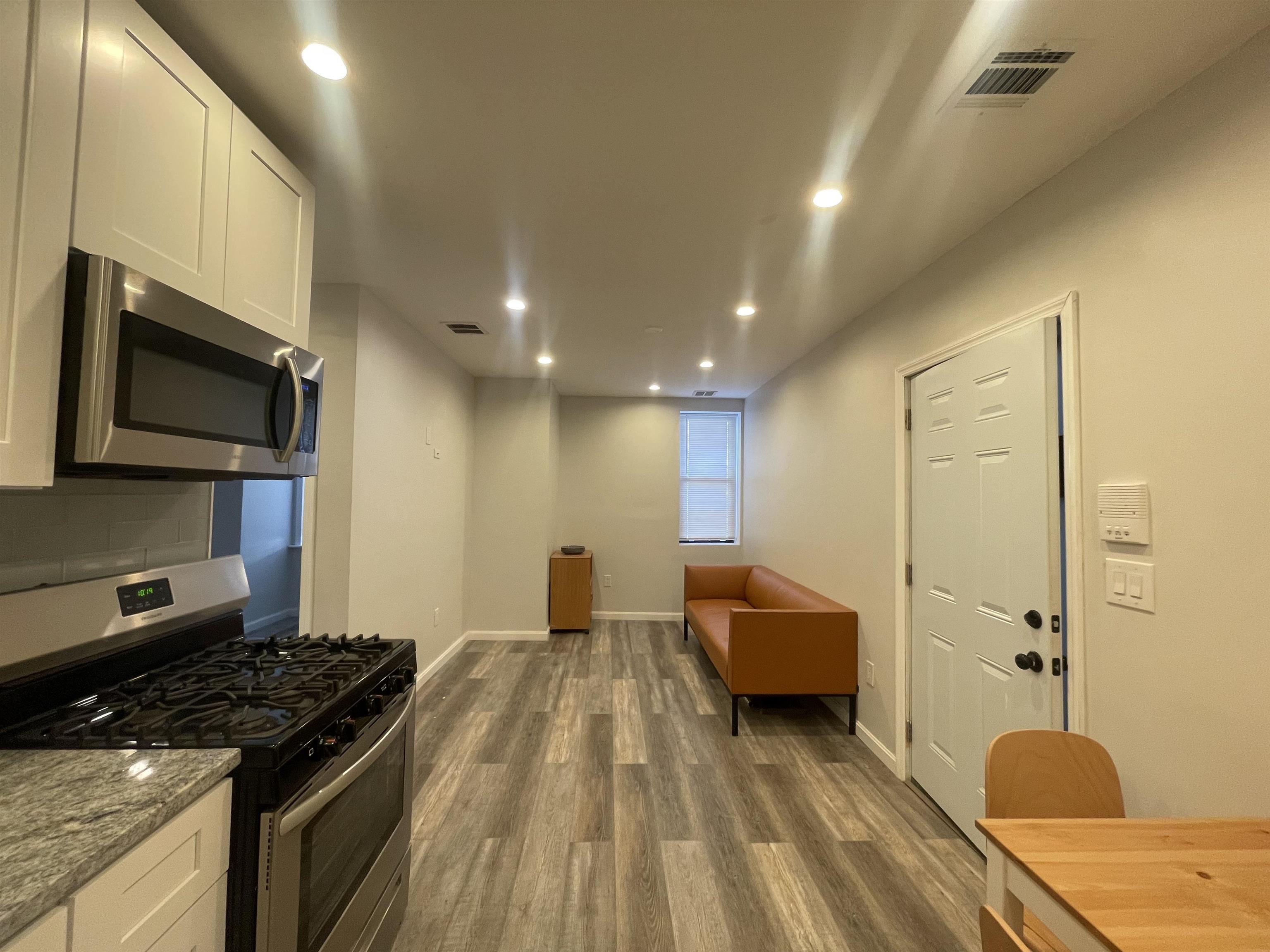 120 OGDEN AVE Unit: 1