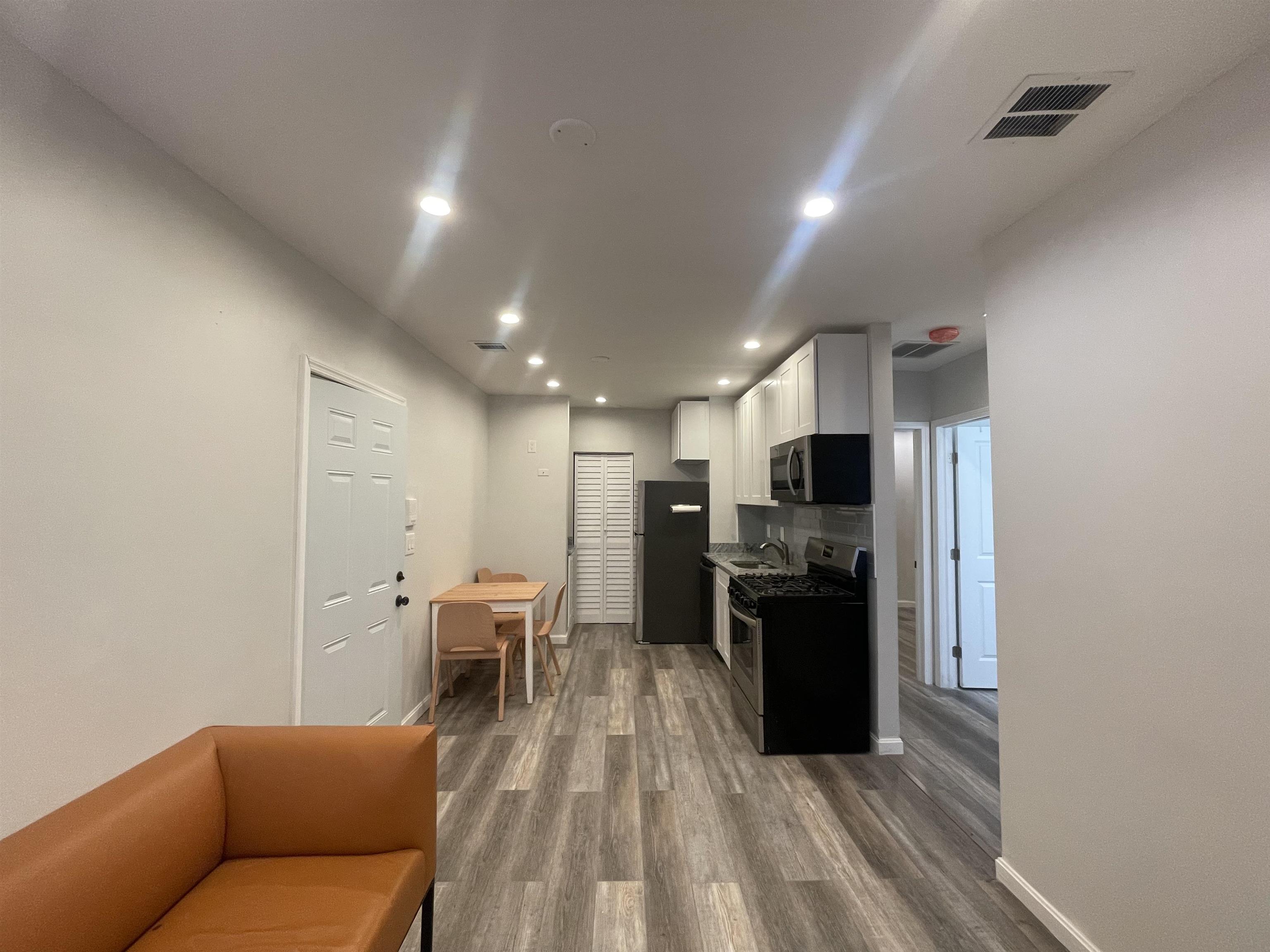 120 OGDEN AVE Unit: 1