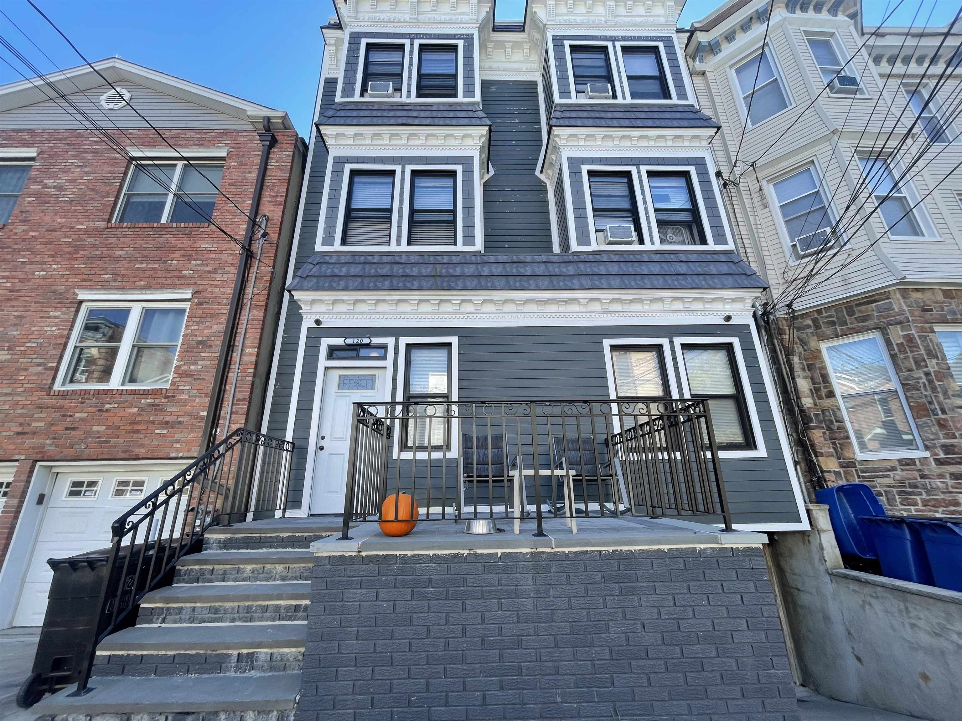 120 OGDEN AVE Unit: 1