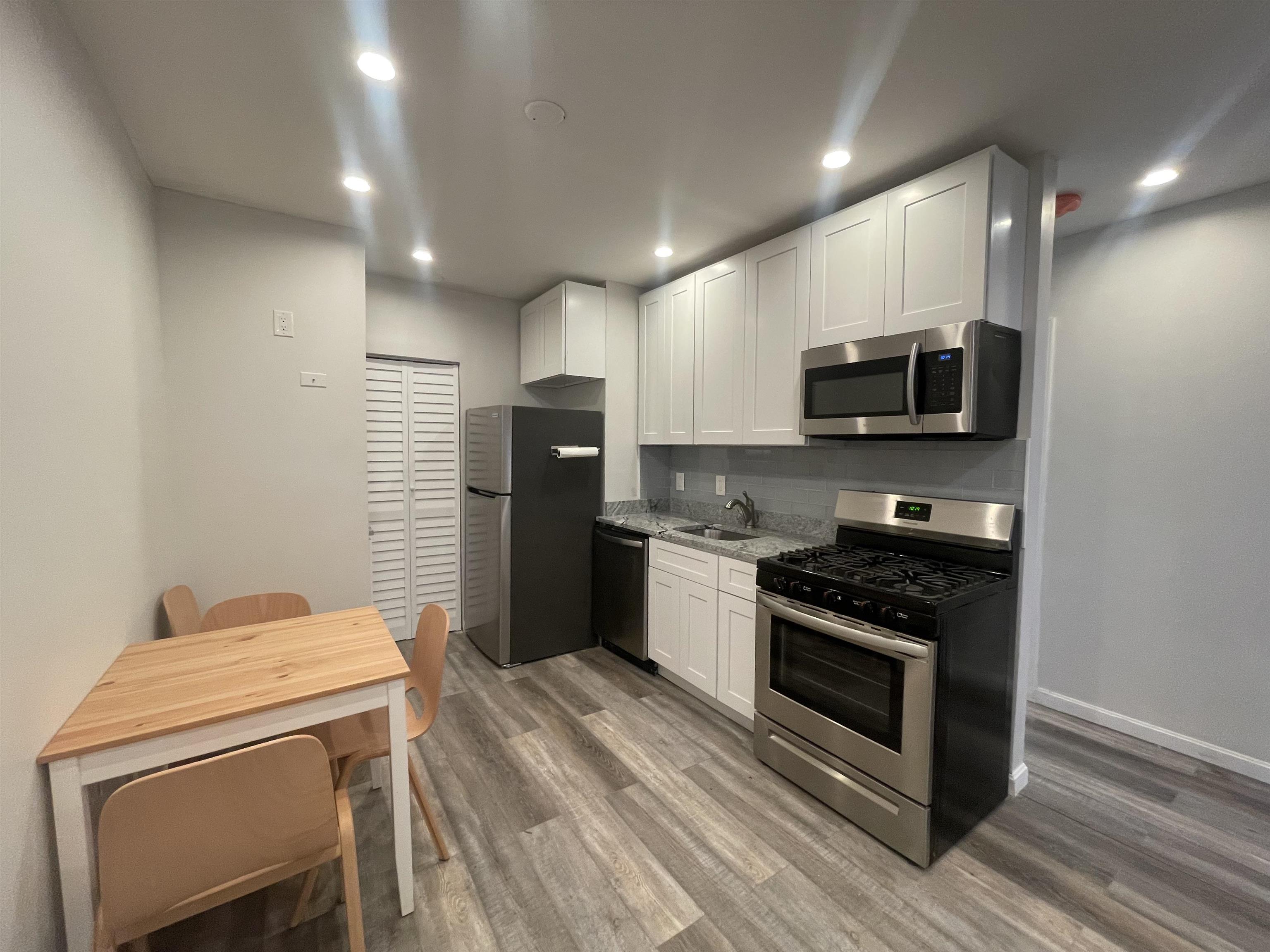 120 OGDEN AVE Unit: 1