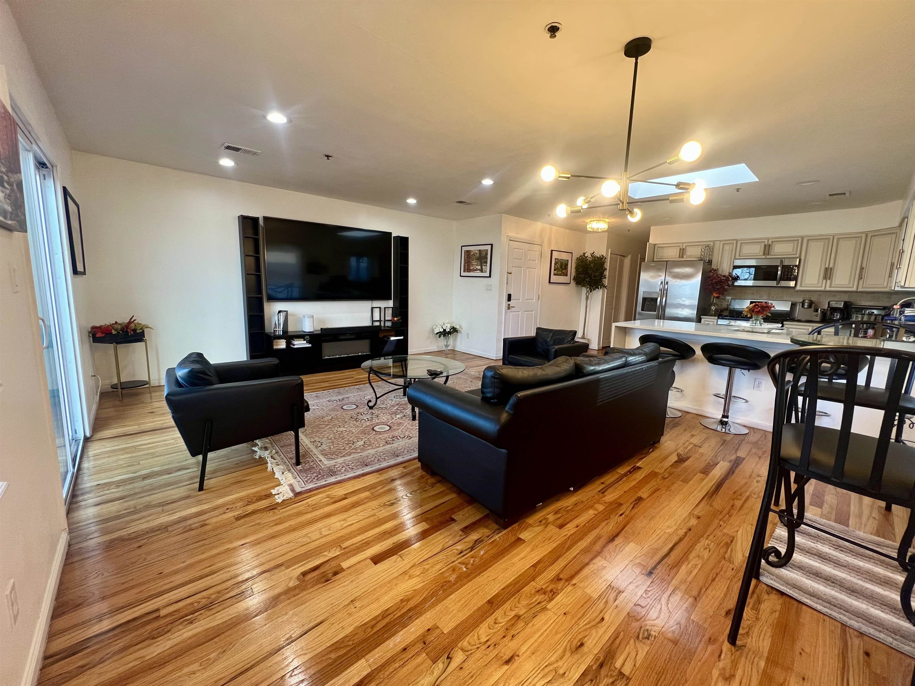 253 TERRACE AVE Unit: 2