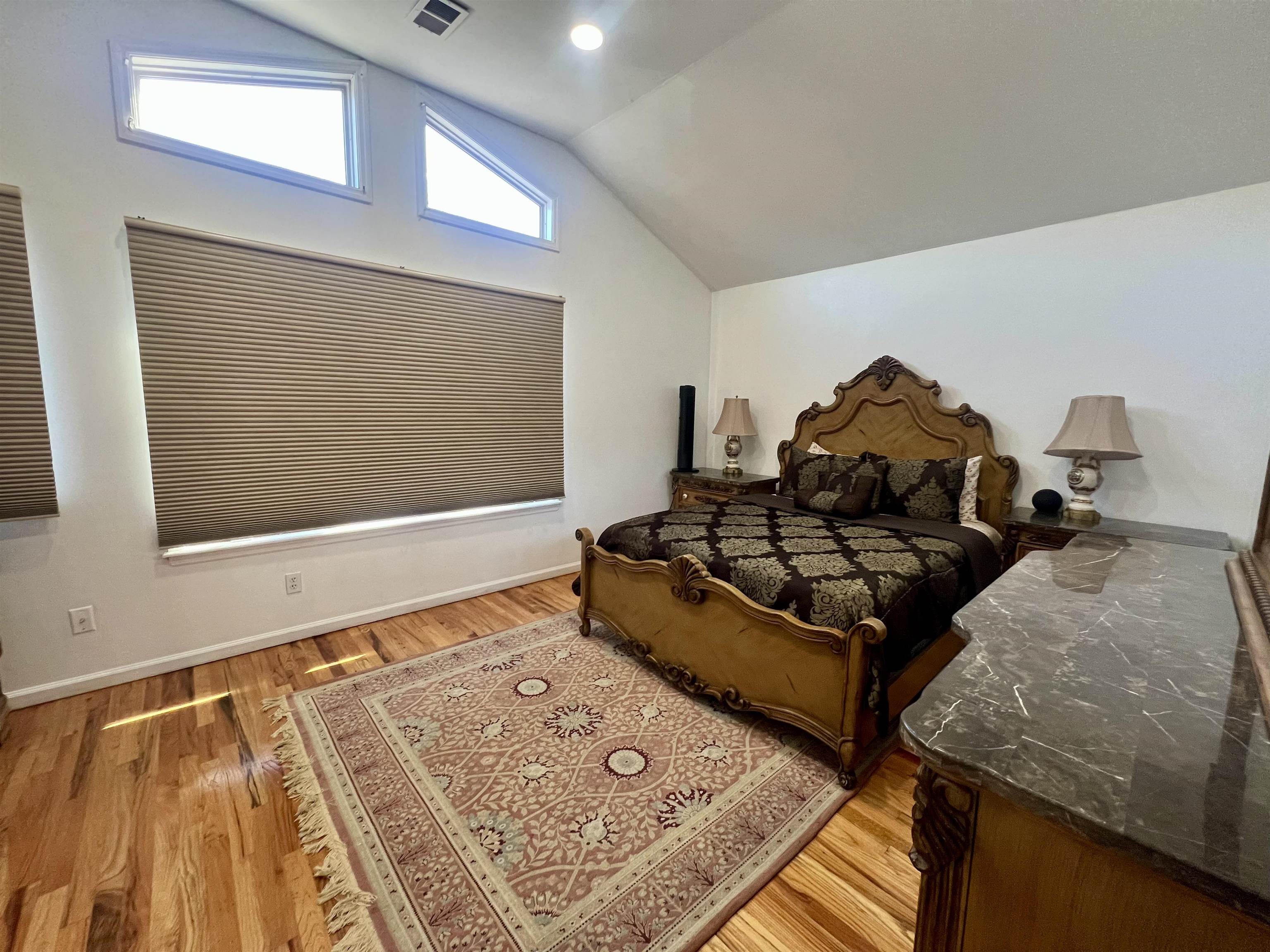 253 TERRACE AVE Unit: 2