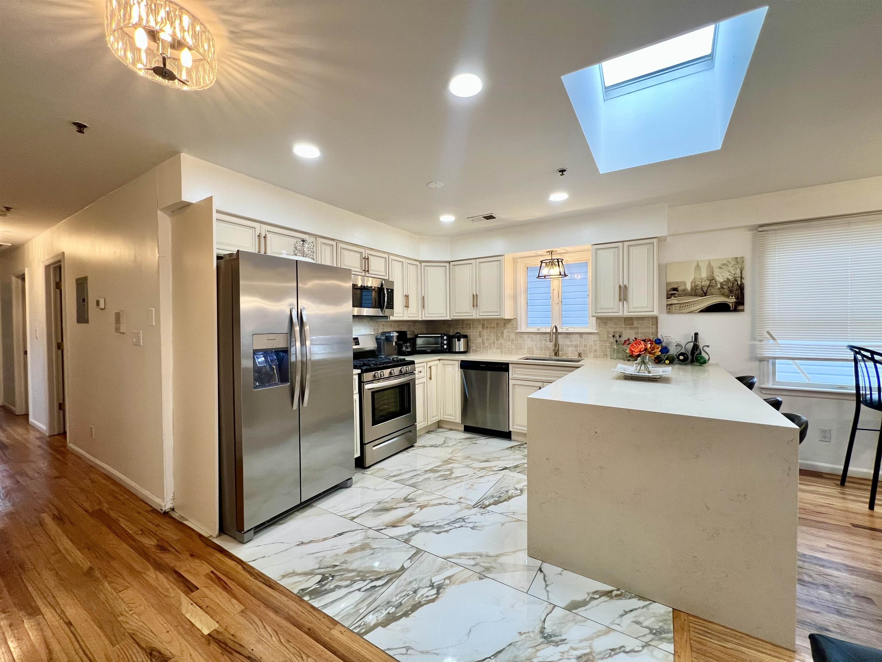 253 TERRACE AVE Unit: 2