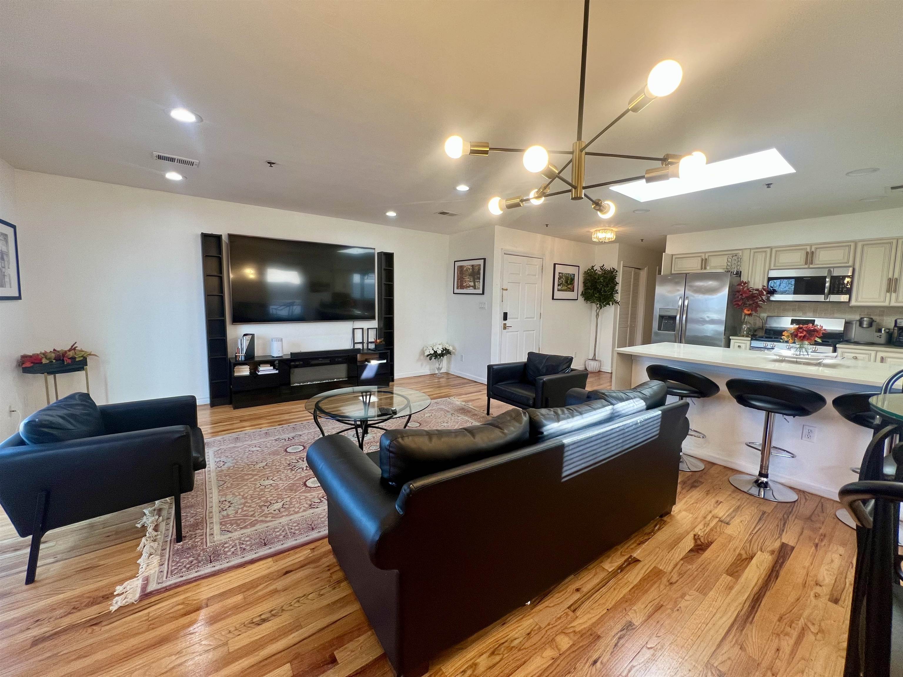 253 TERRACE AVE Unit: 2