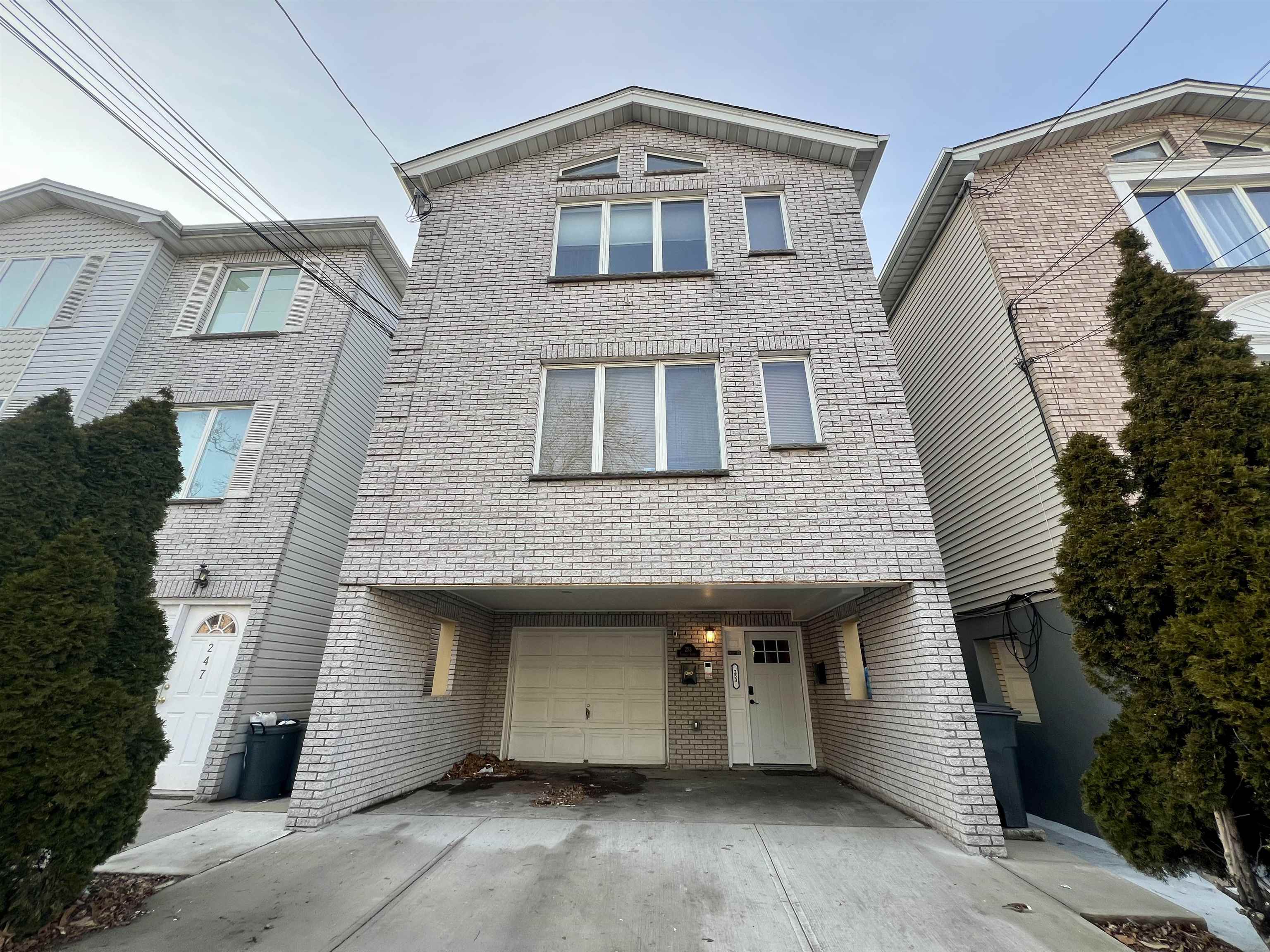 253 TERRACE AVE Unit: 2