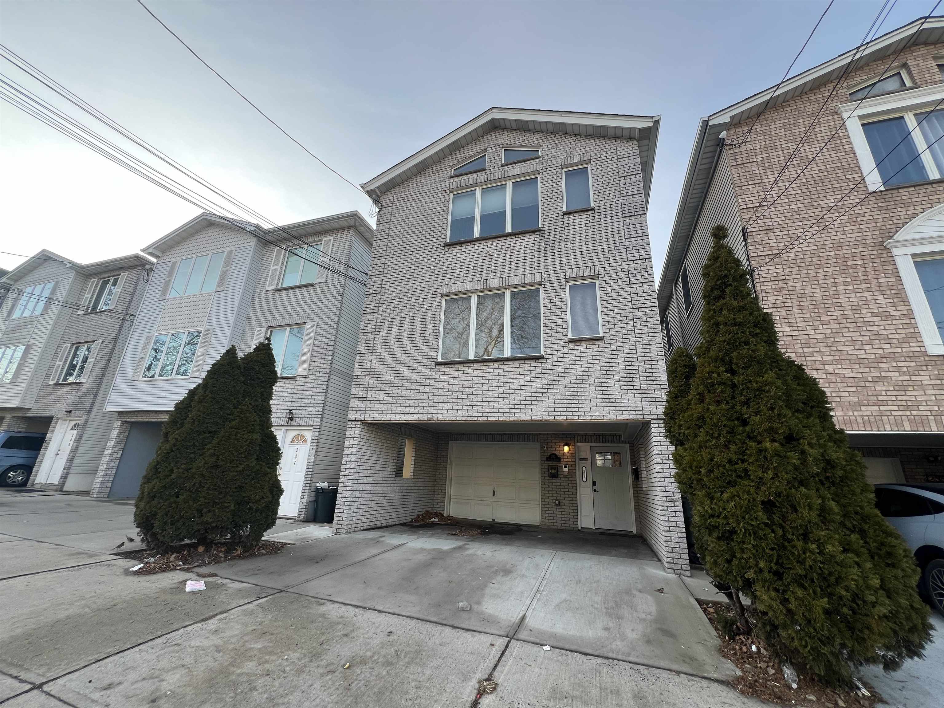 253 TERRACE AVE Unit: 2