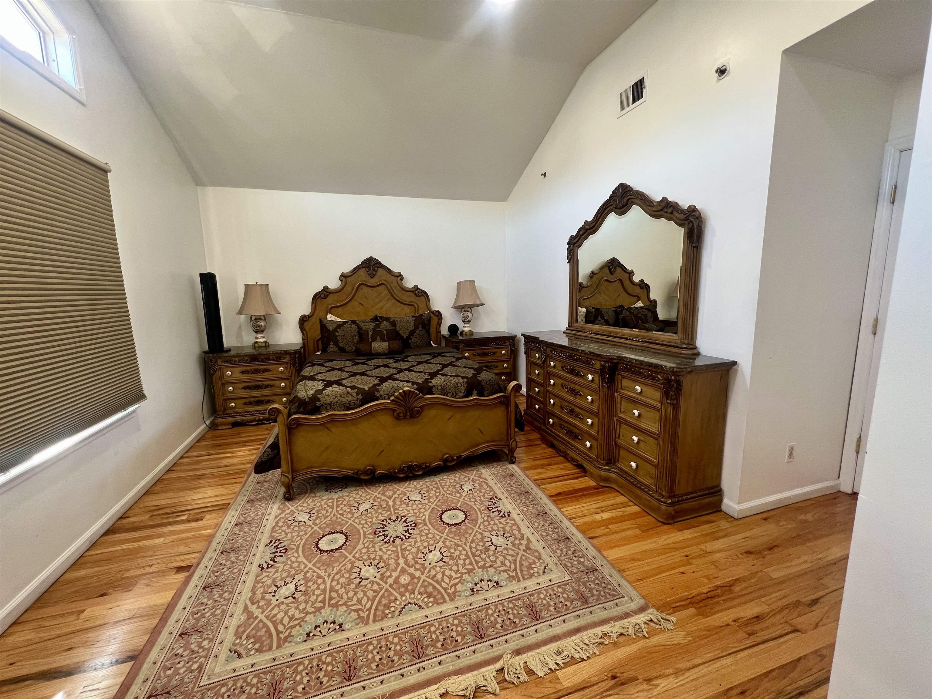 253 TERRACE AVE Unit: 2