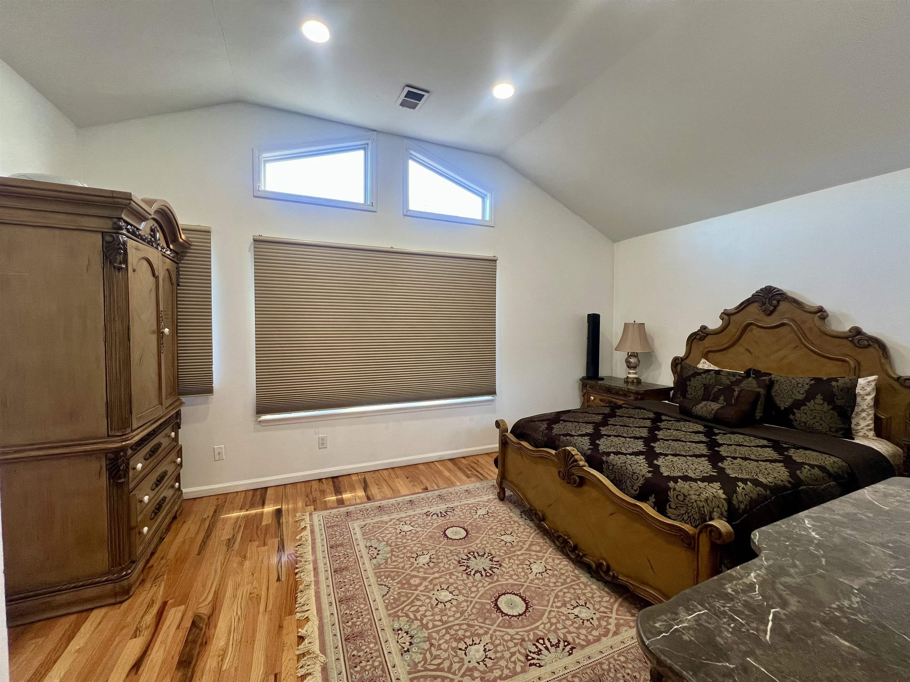 253 TERRACE AVE Unit: 2