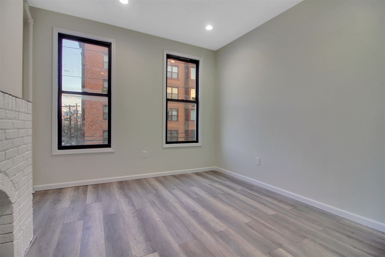 332 JACKSON ST Unit: 2R