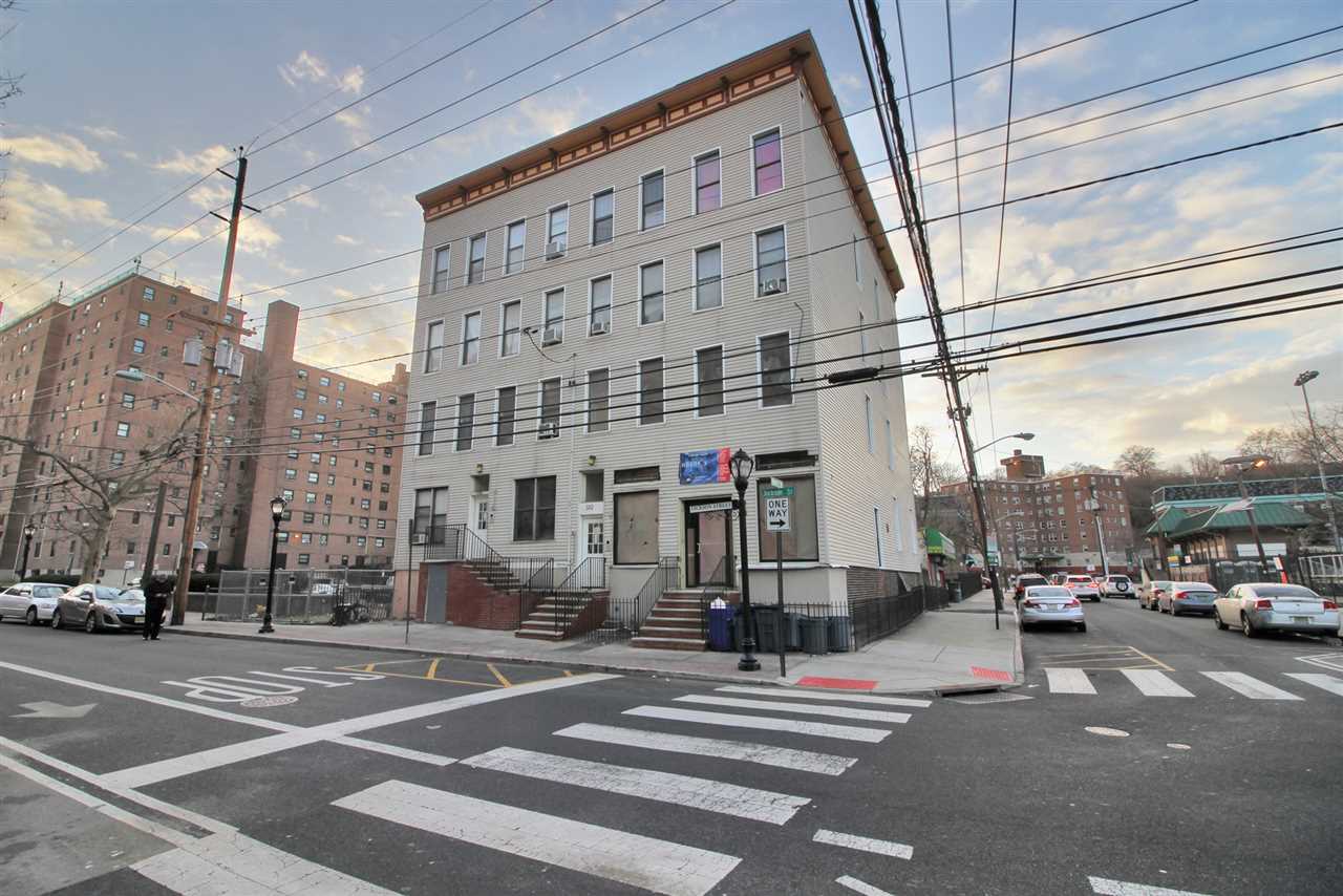 332 JACKSON ST Unit: 2R