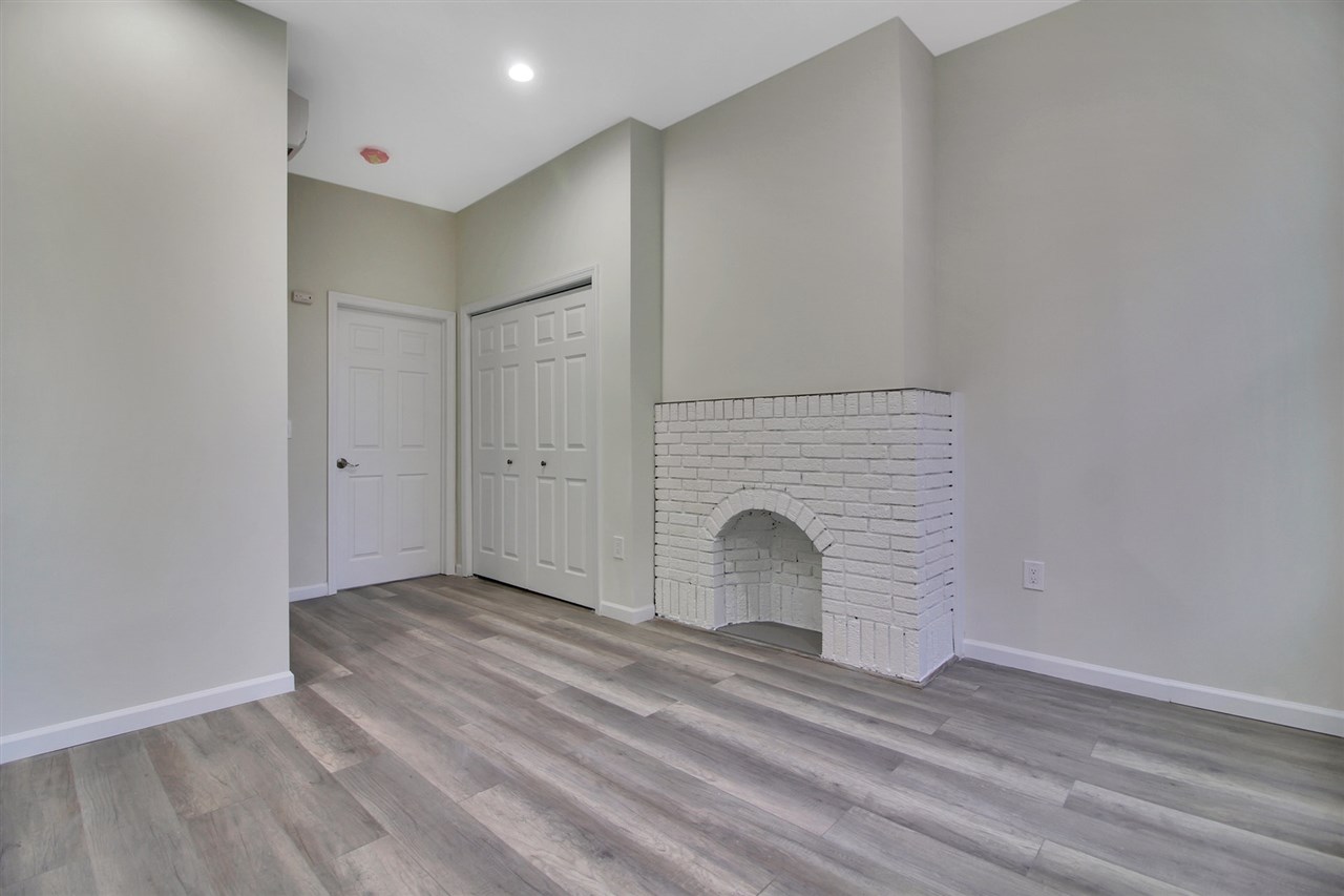 332 JACKSON ST Unit: 2R