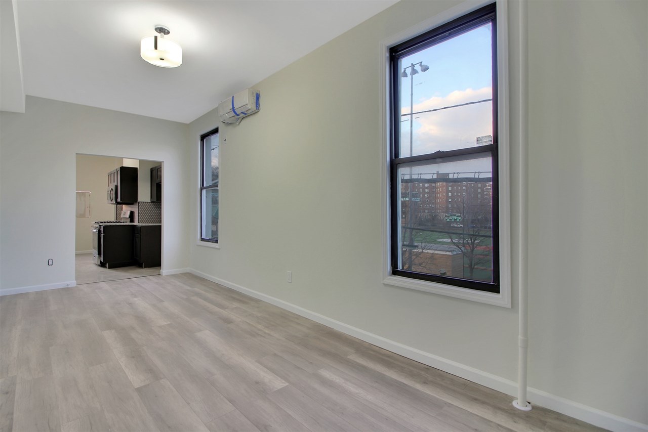 332 JACKSON ST Unit: 2R