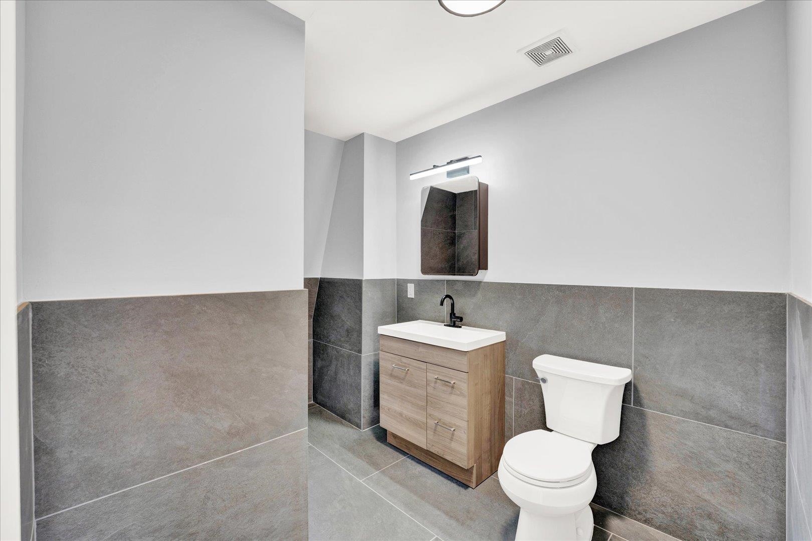 828 OCEAN AVE Unit: 2