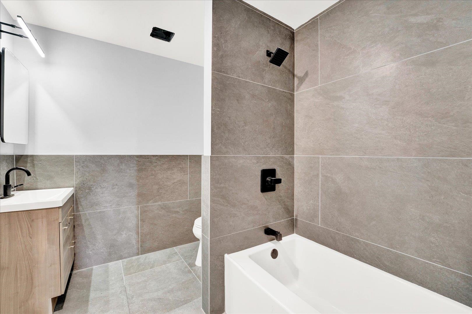 828 OCEAN AVE Unit: 2