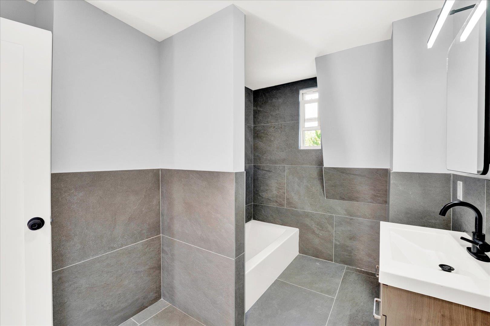 828 OCEAN AVE Unit: 2