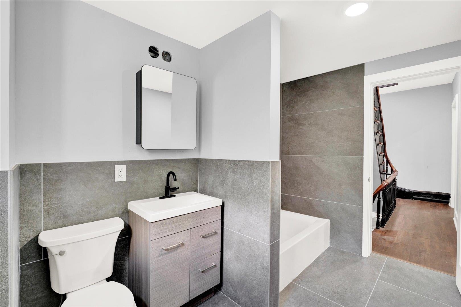 828 OCEAN AVE Unit: 2