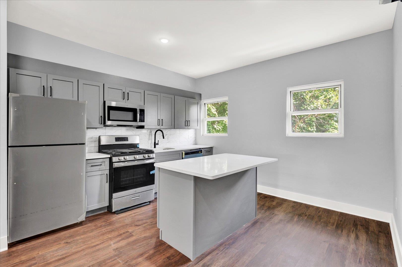 828 OCEAN AVE Unit: 2