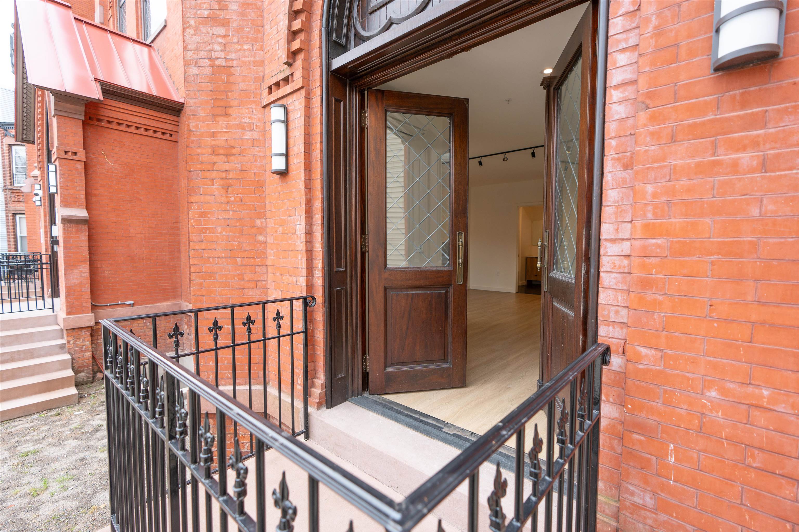 328 PACIFIC AVE Unit: 101