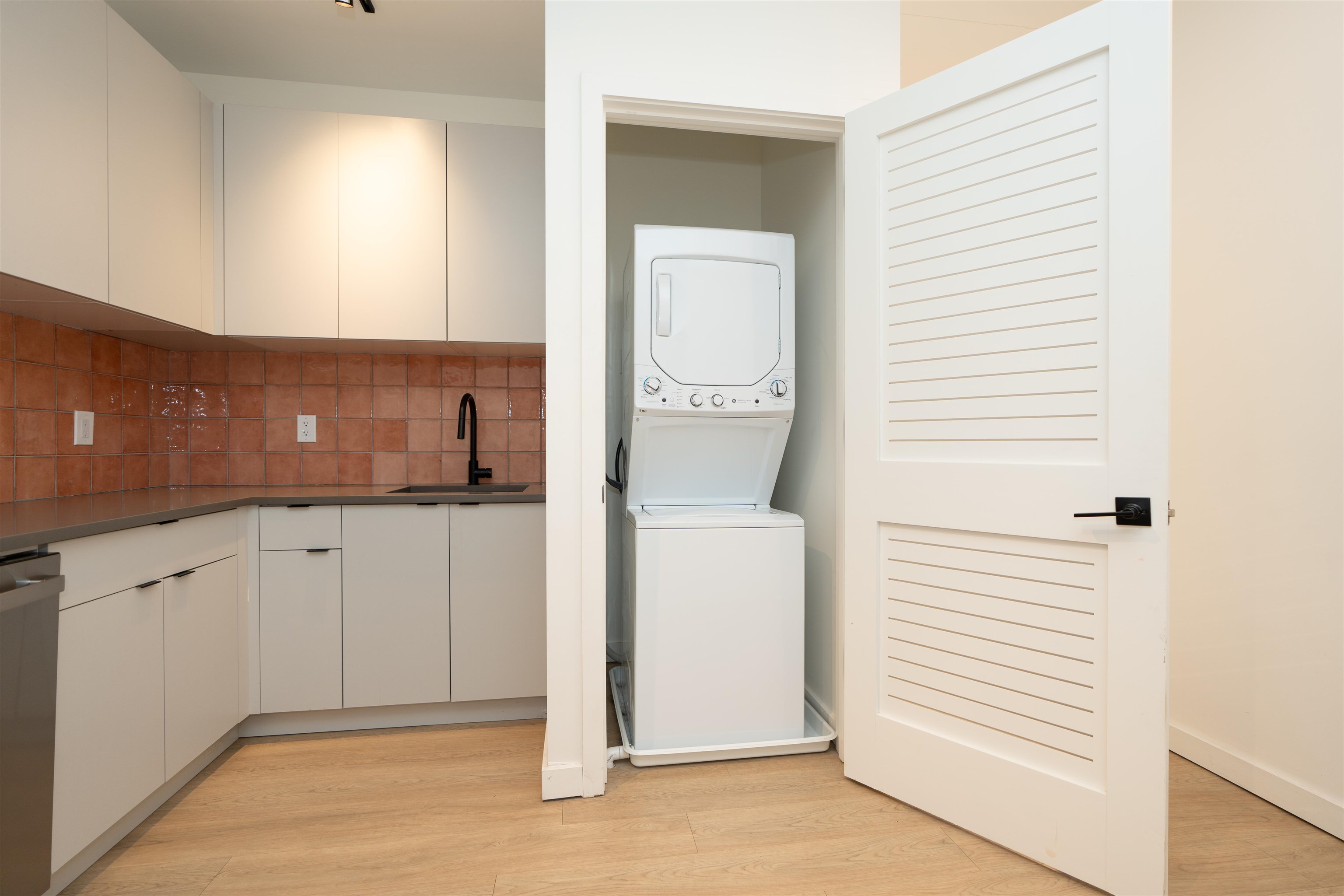 328 PACIFIC AVE Unit: 101