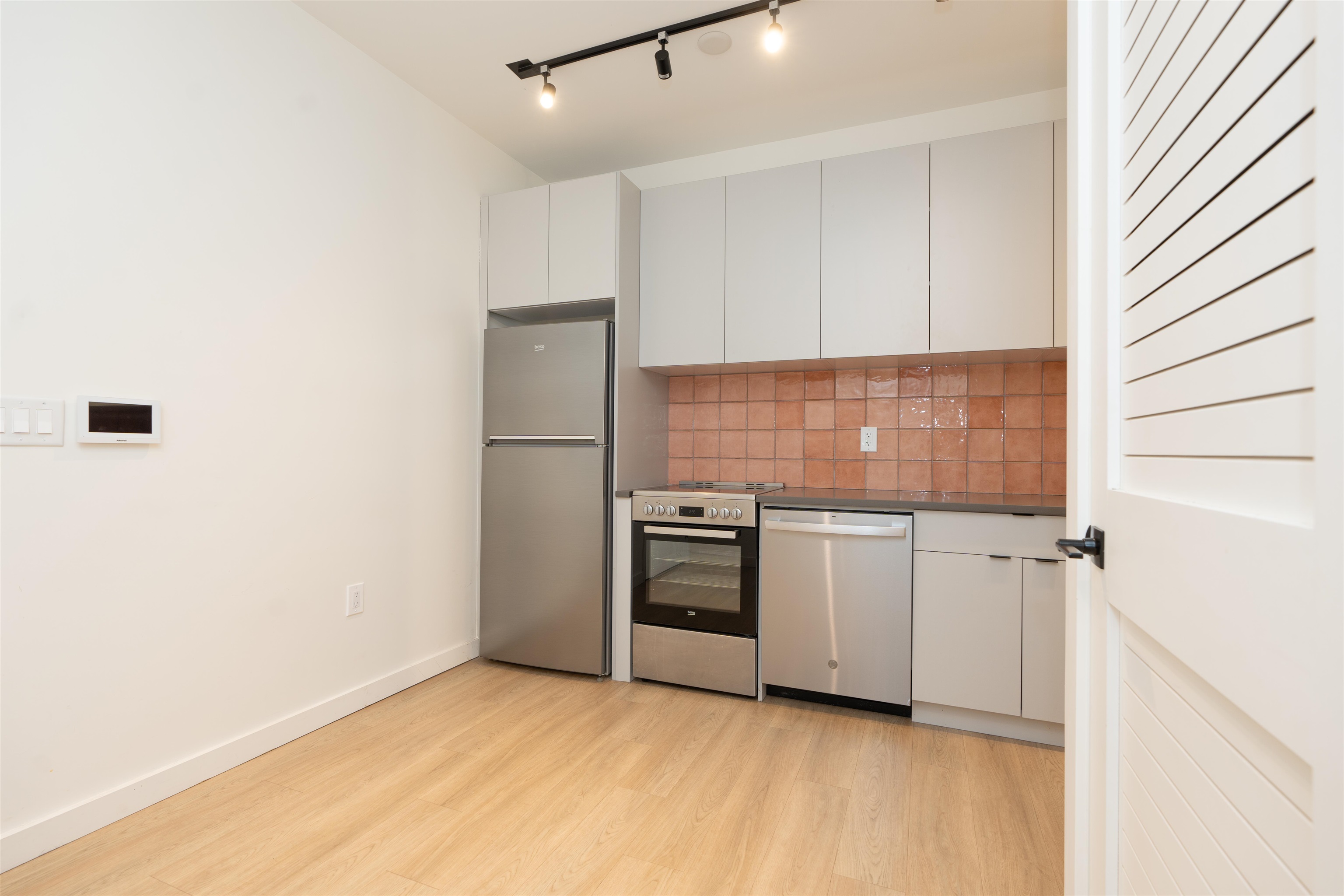 328 PACIFIC AVE Unit: 101