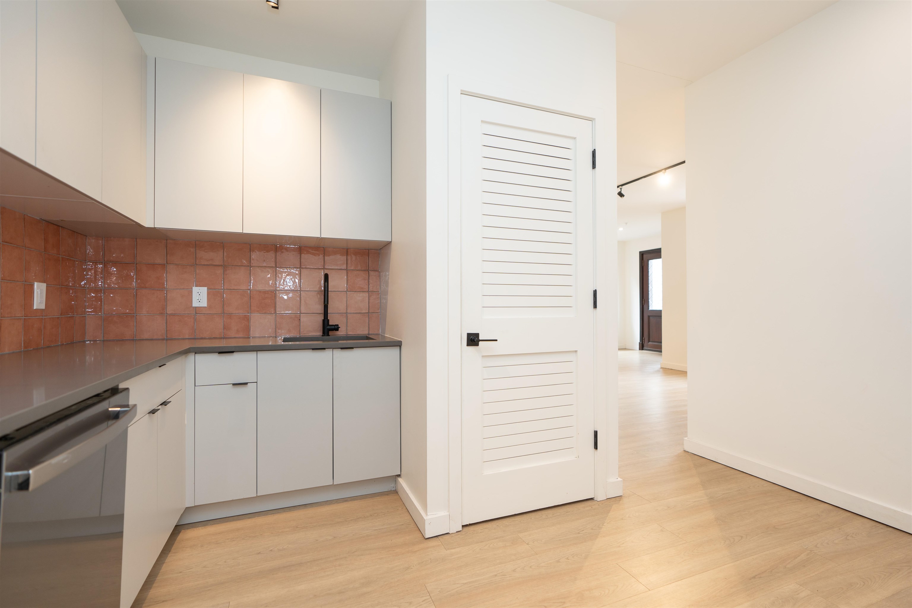 328 PACIFIC AVE Unit: 101