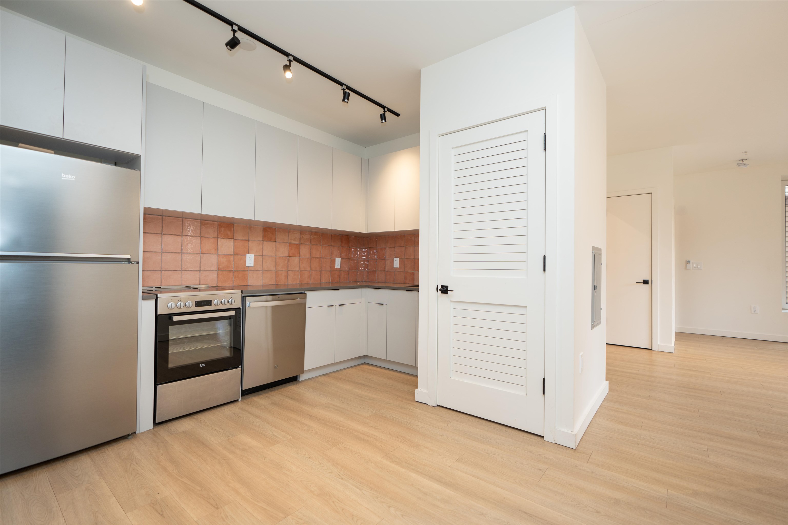 328 PACIFIC AVE Unit: 101