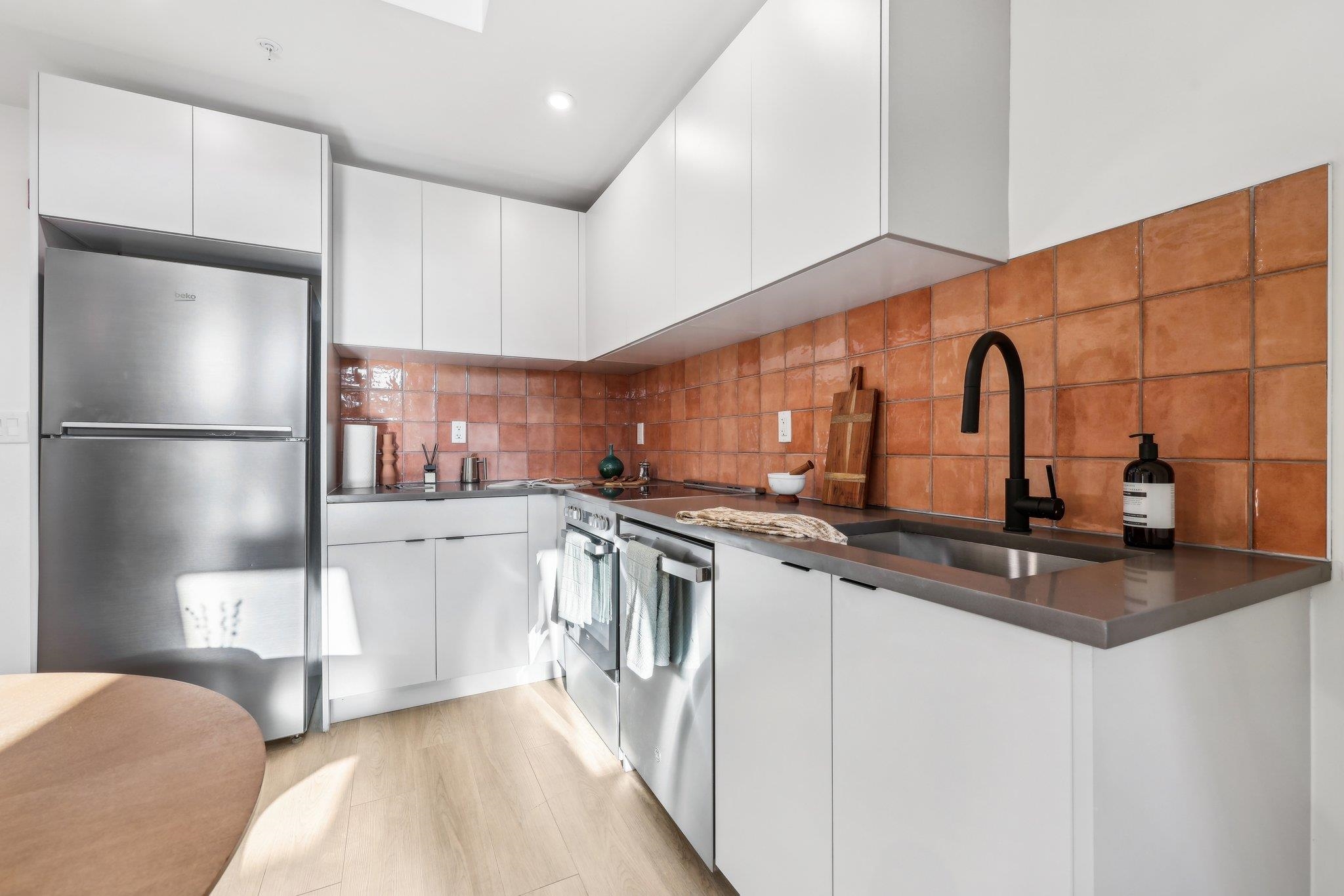 328 PACIFIC AVE Unit: 401