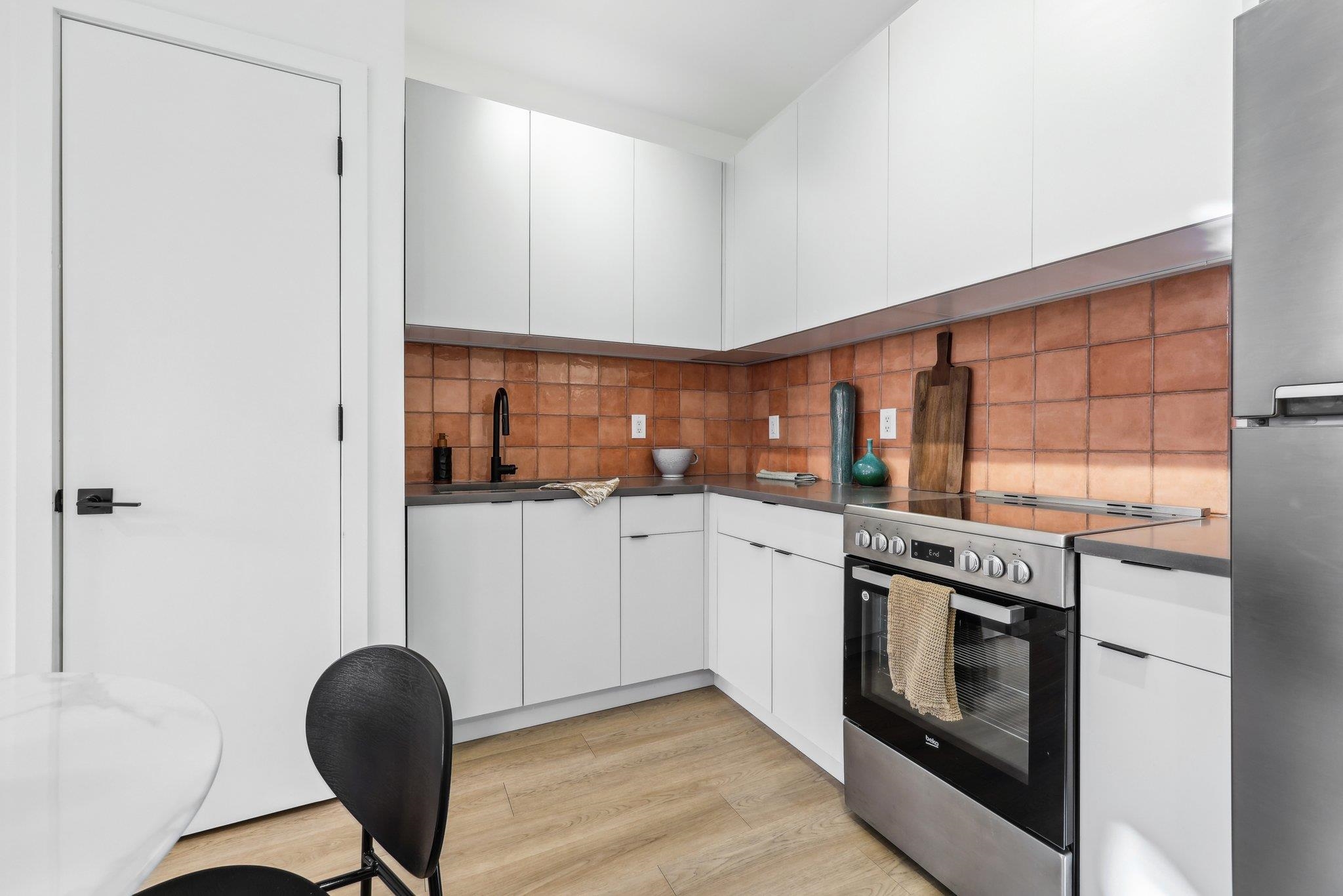 328 PACIFIC AVE Unit: 210