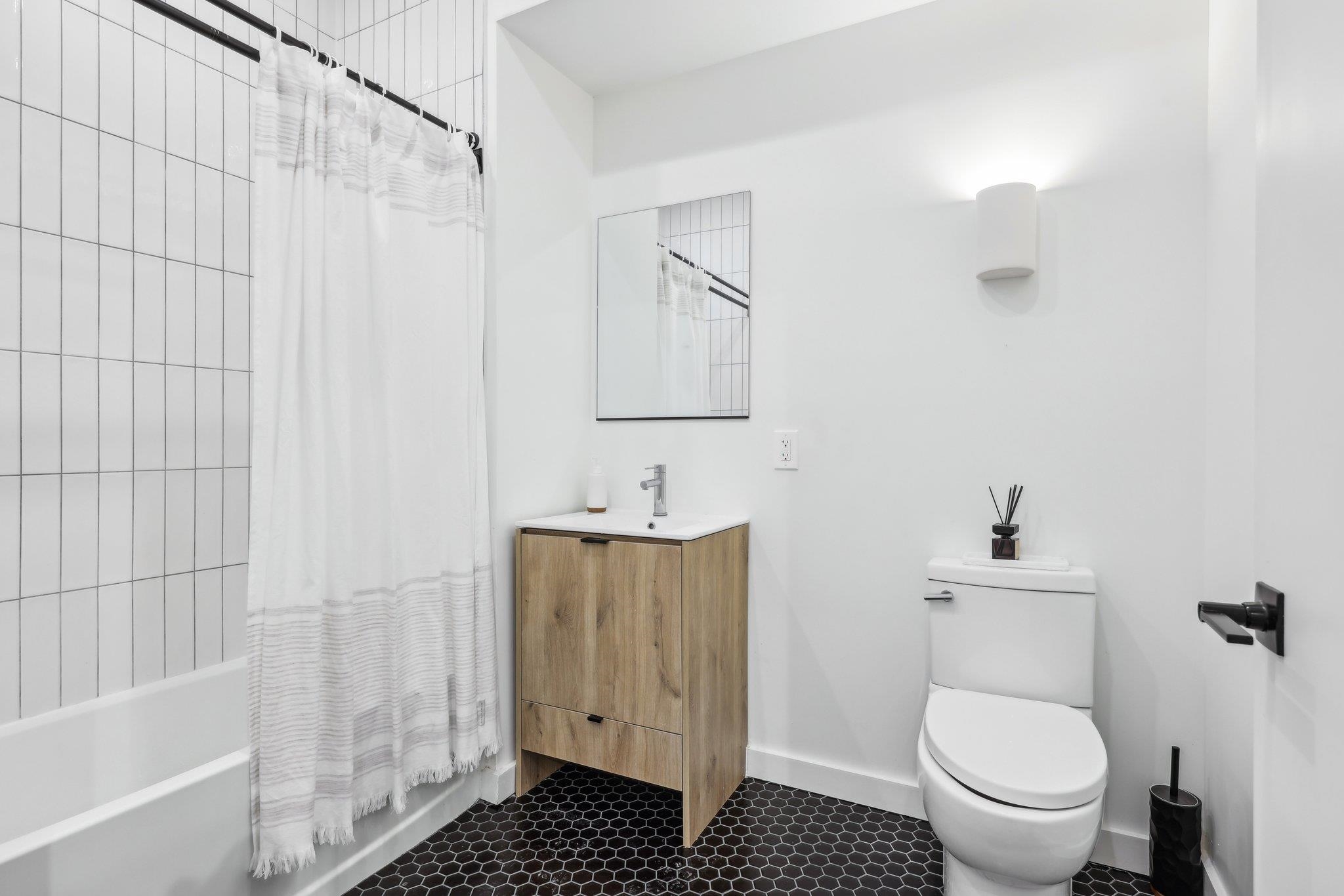 328 PACIFIC AVE Unit: 210