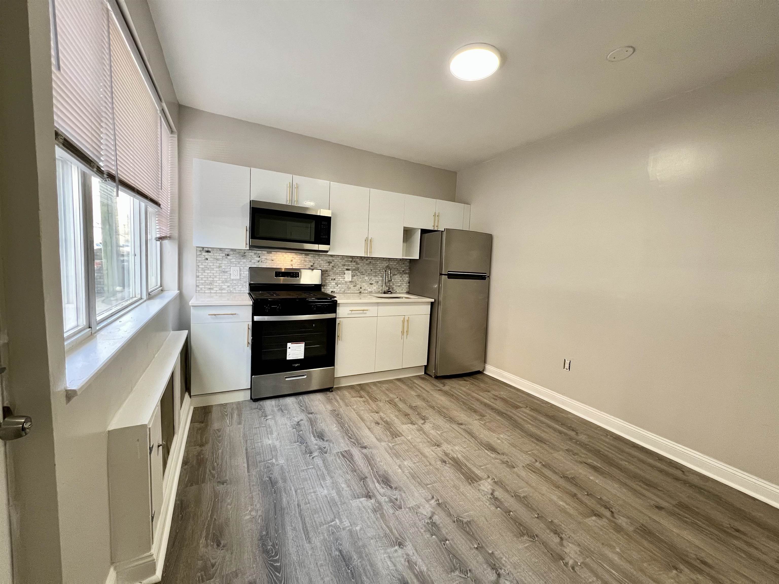6002 HUDSON AVE Unit: 1A