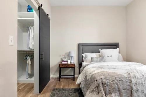 4914 PARK AVE Unit: 2F