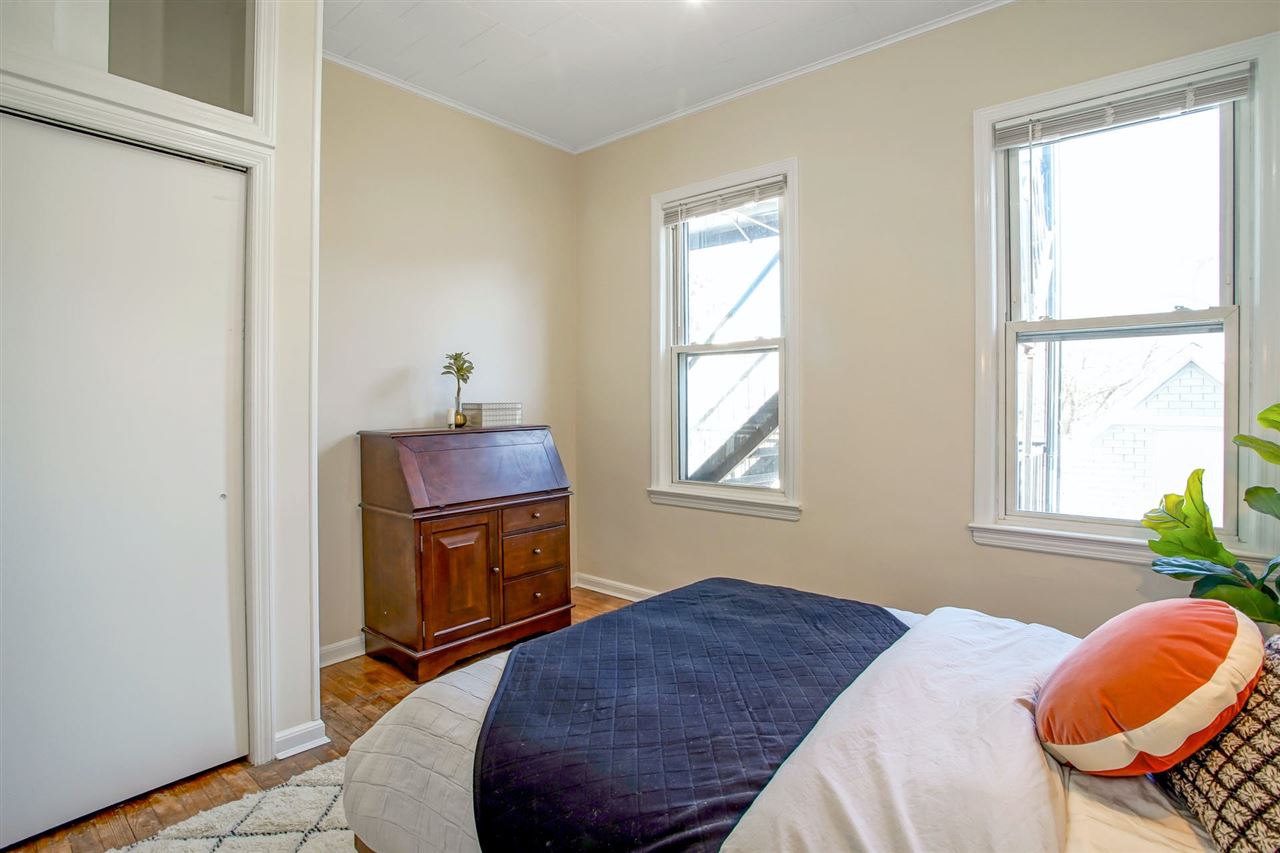 4914 PARK AVE Unit: 2R