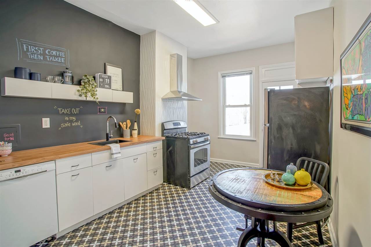 4914 PARK AVE Unit: 2R