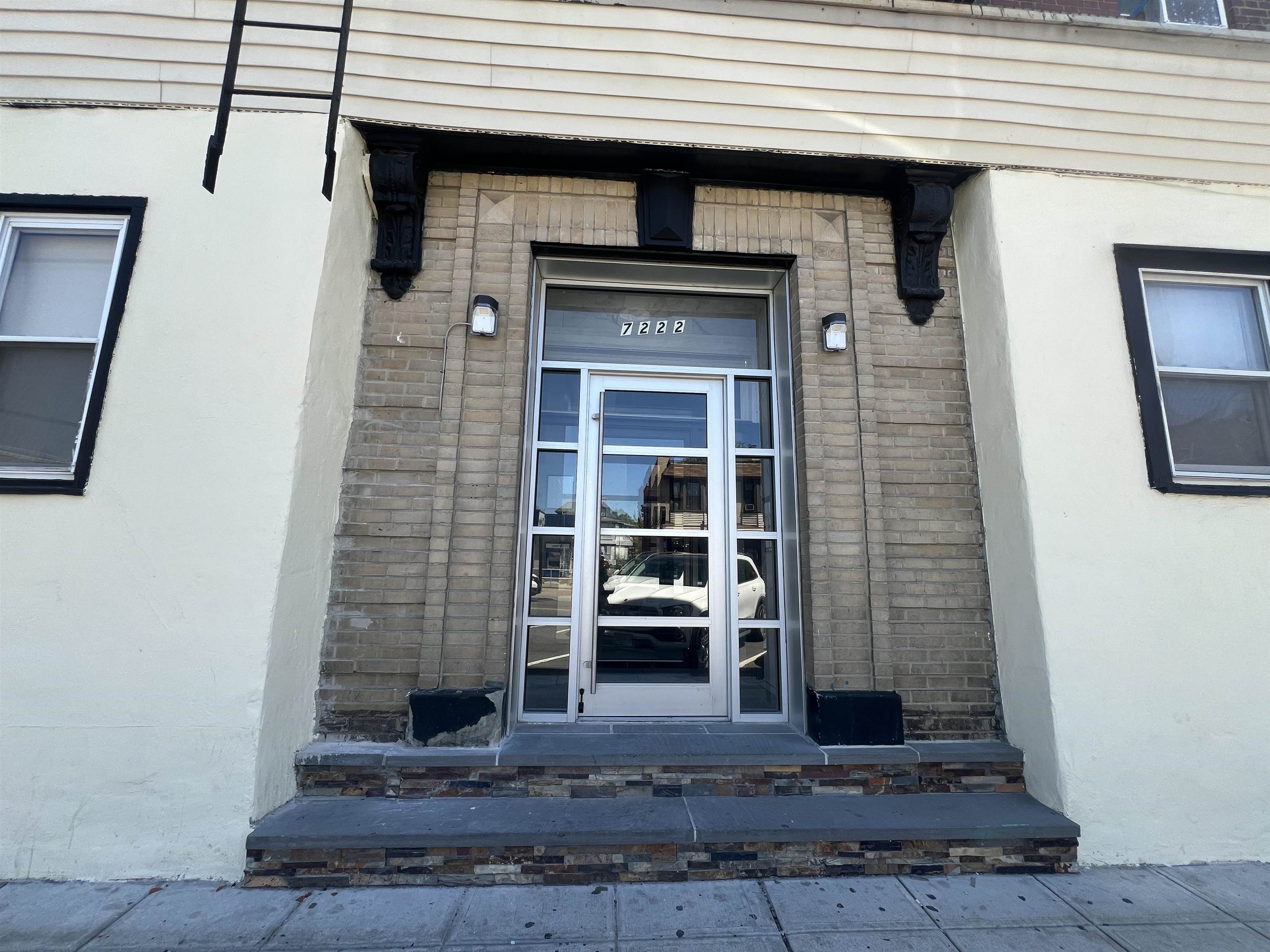 7222 BROADWAY Unit: 7