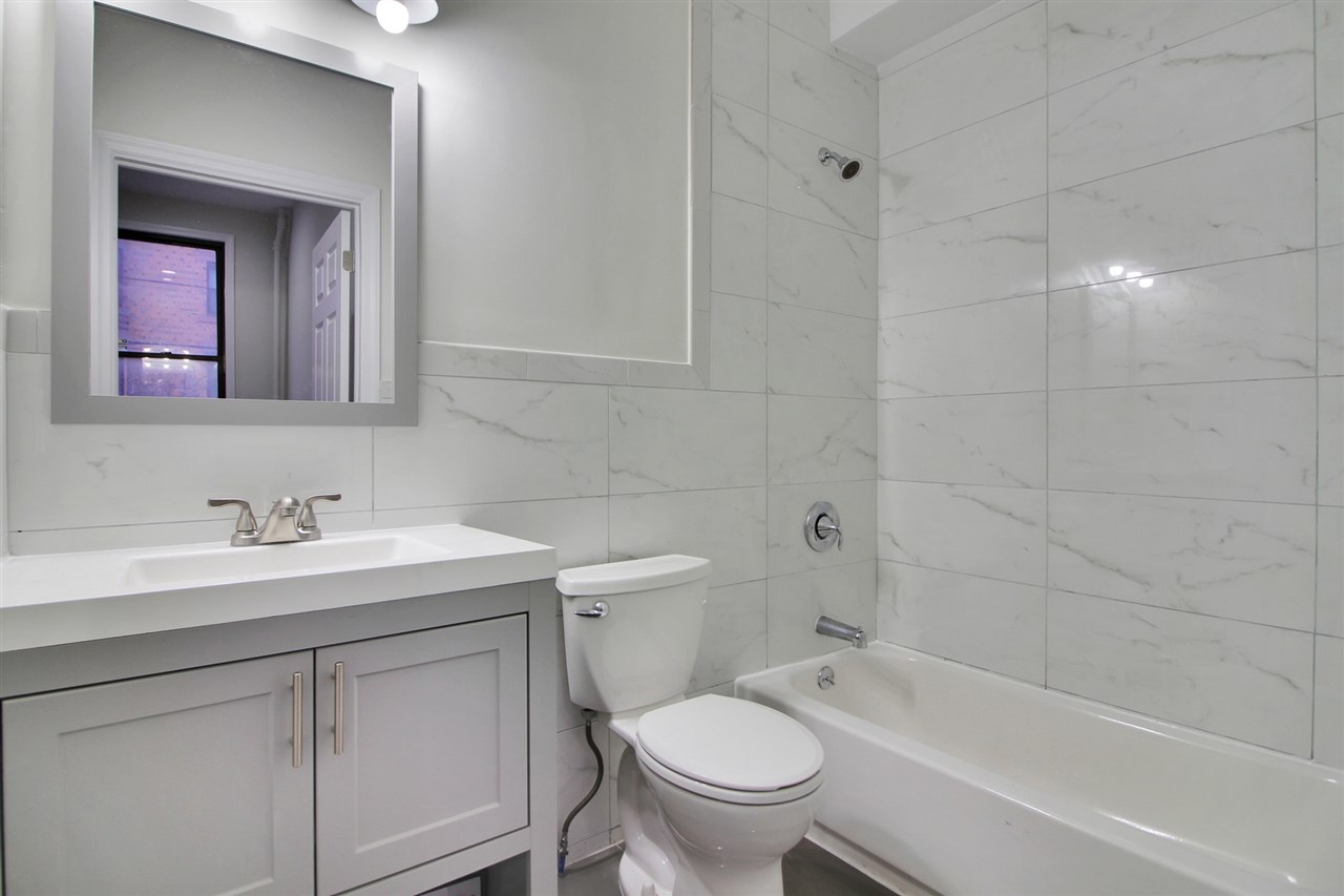 332 JACKSON ST Unit: 2L