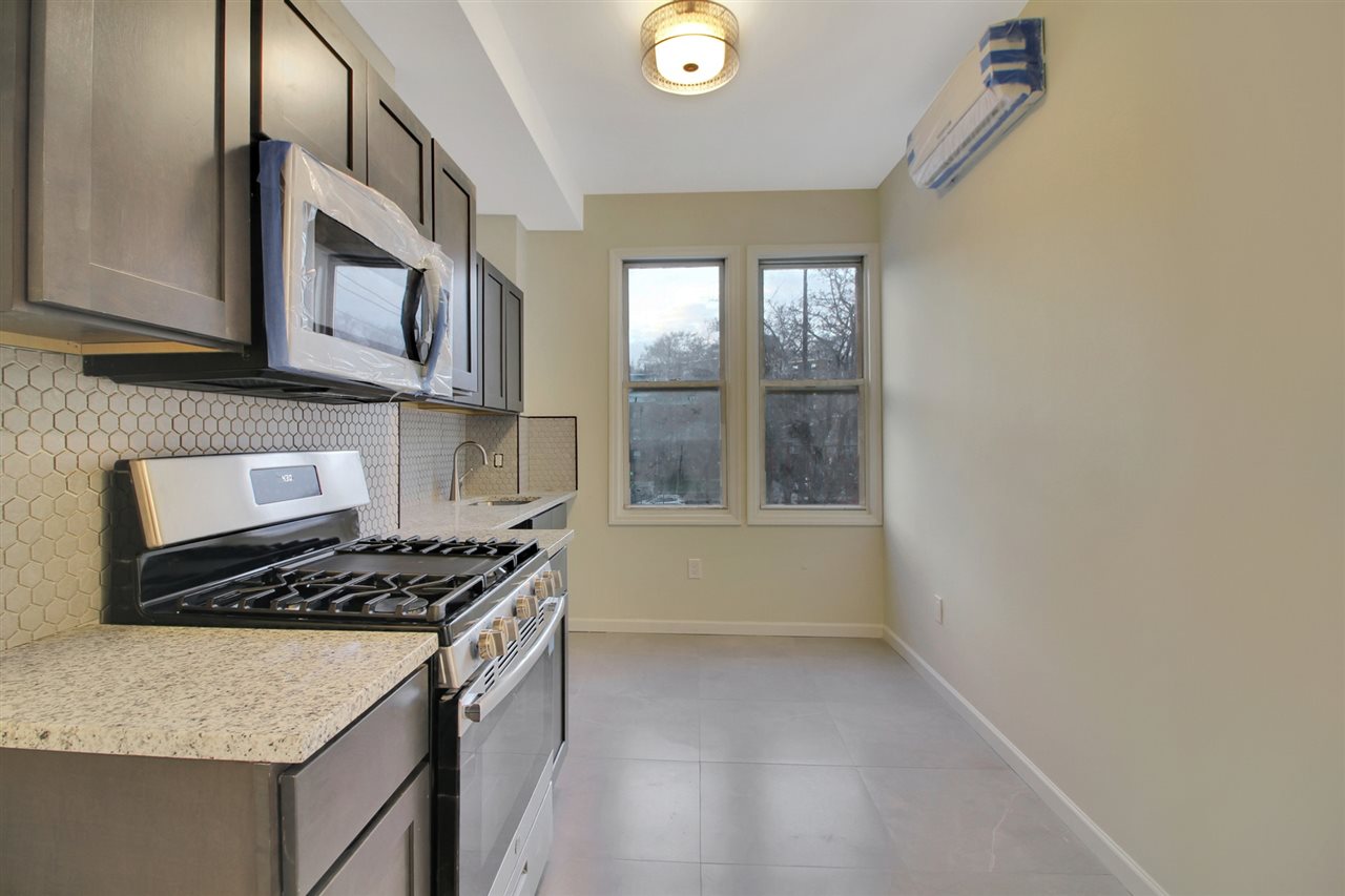 332 JACKSON ST Unit: 2L