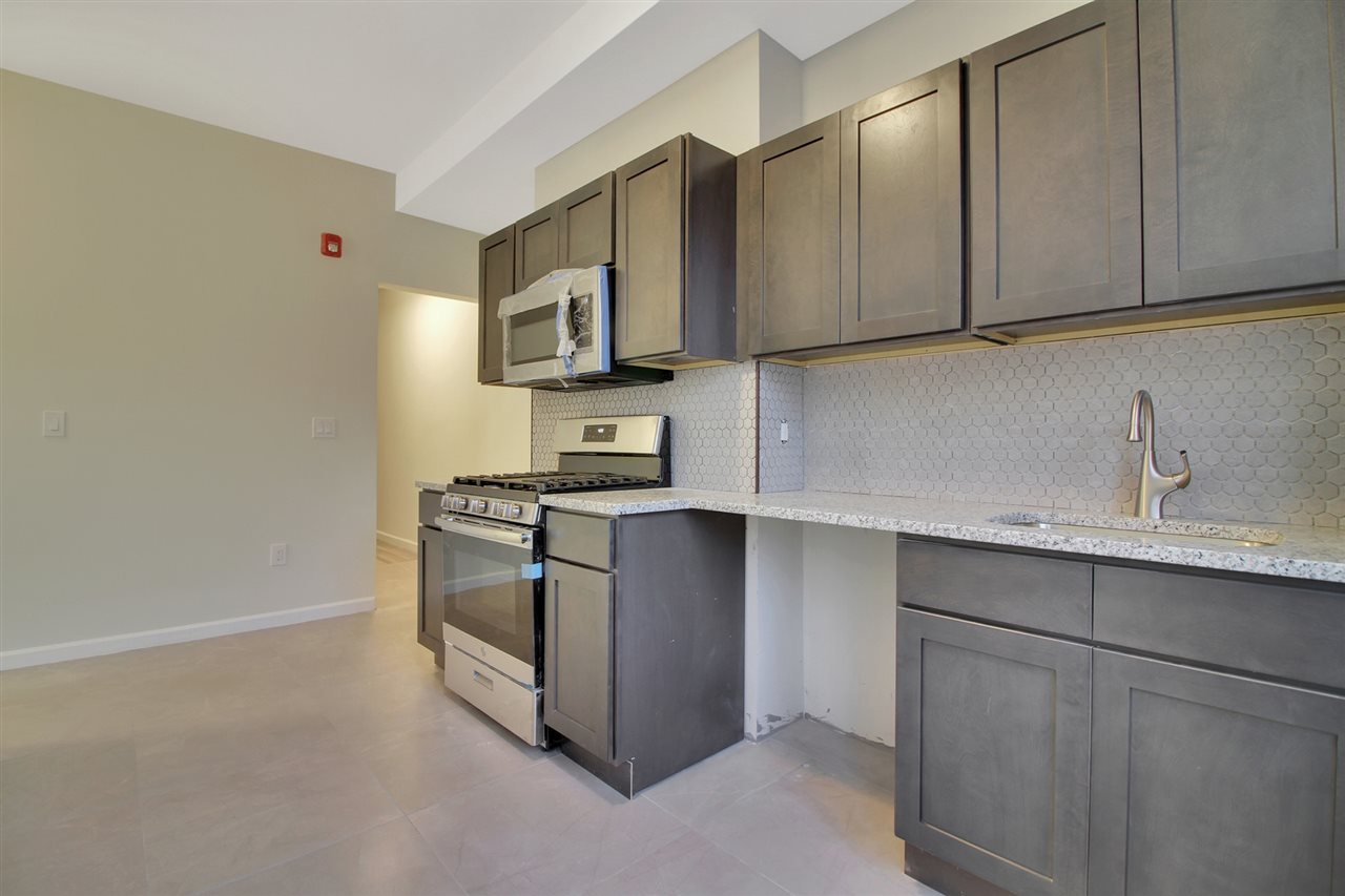 332 JACKSON ST Unit: 2L