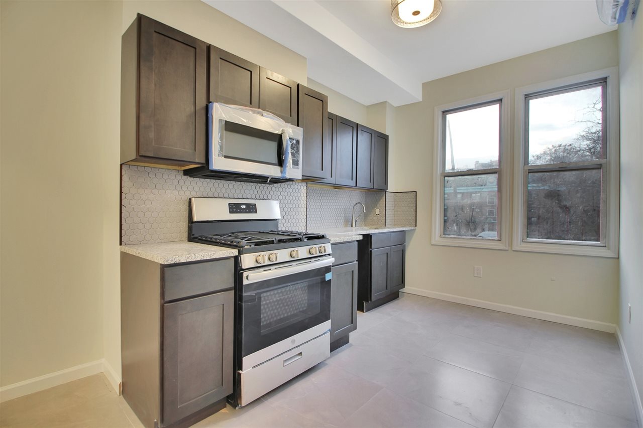 332 JACKSON ST Unit: 2L